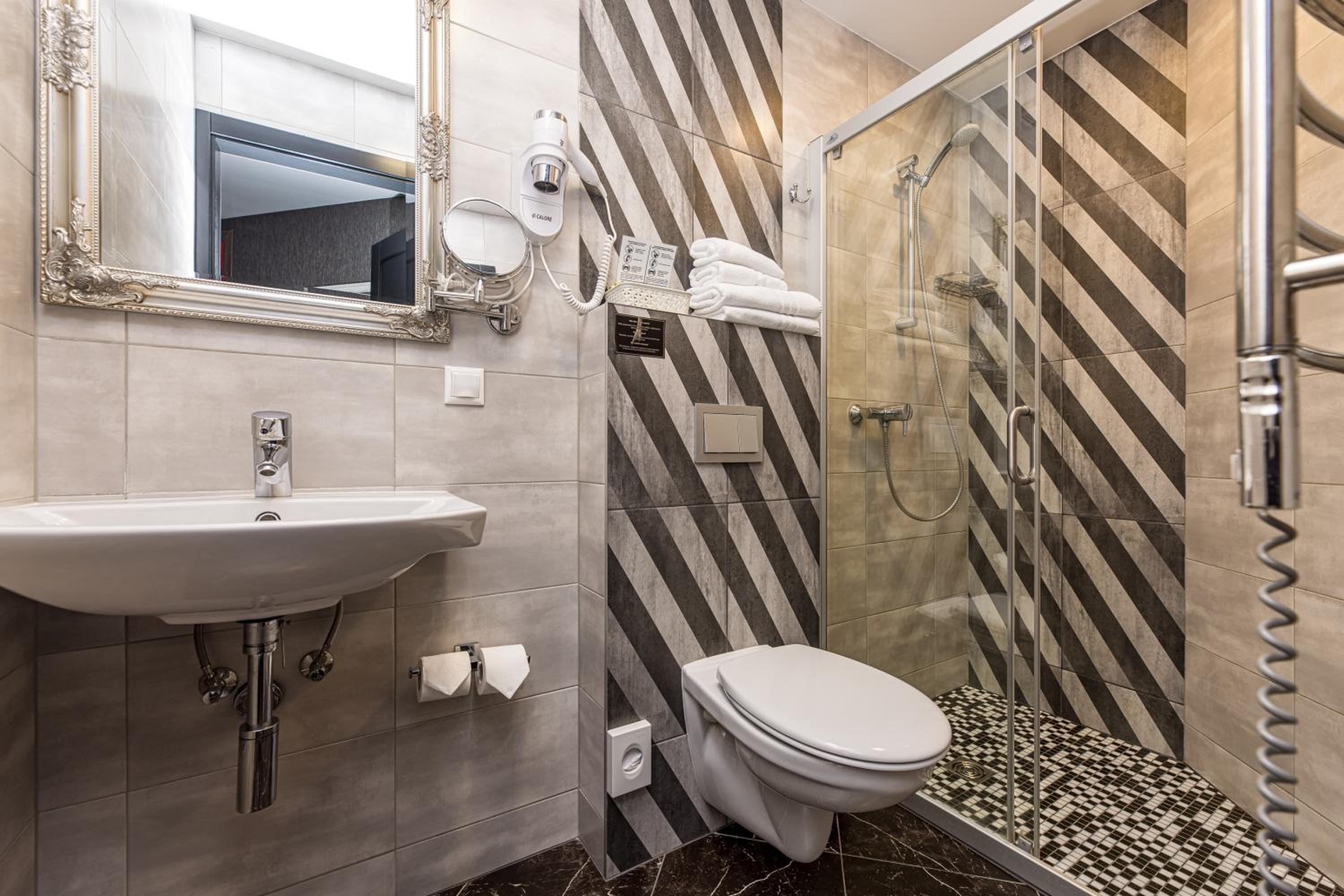 Deluxe Double Room - Photo 16