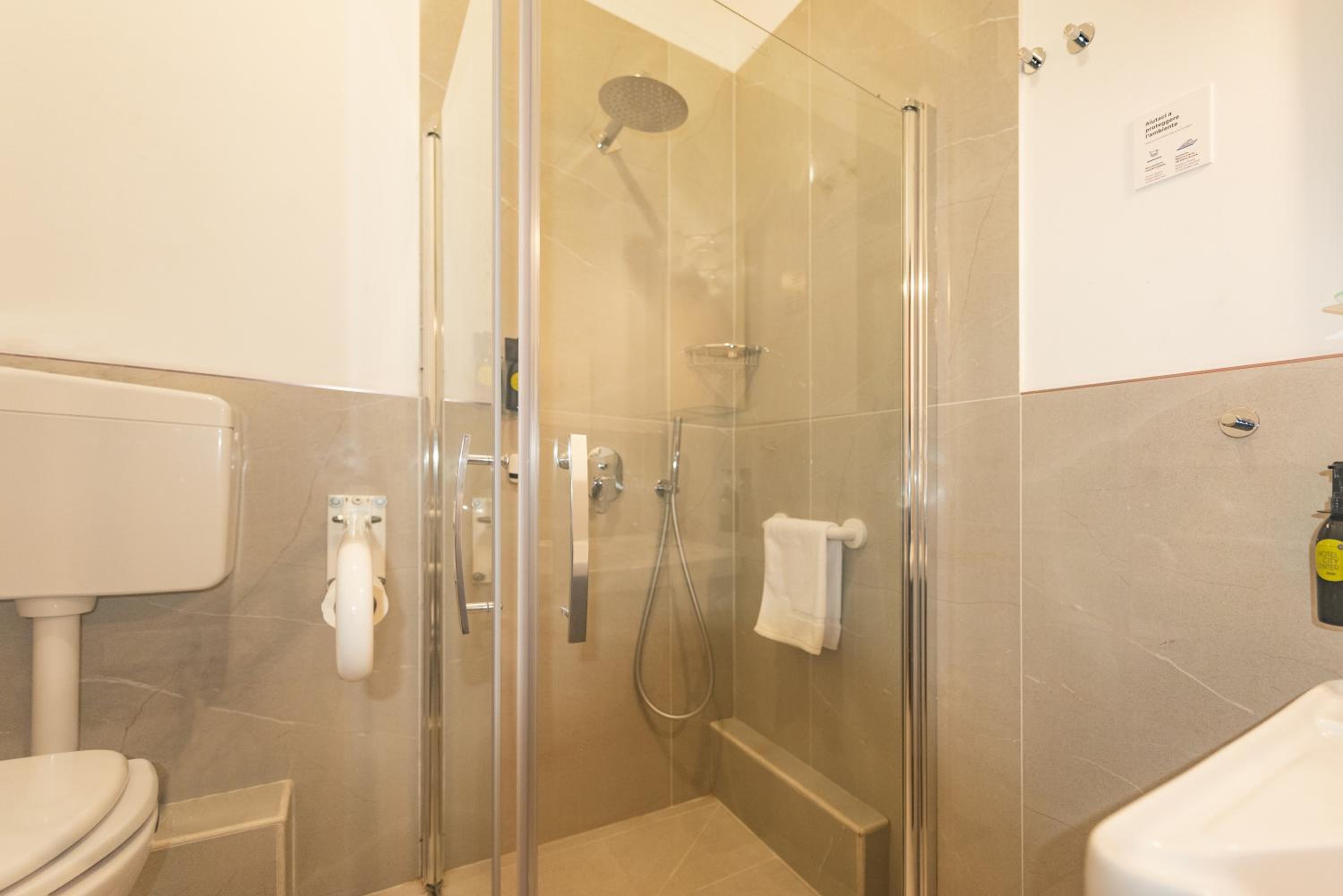 Basic Triple Room - Photo 11