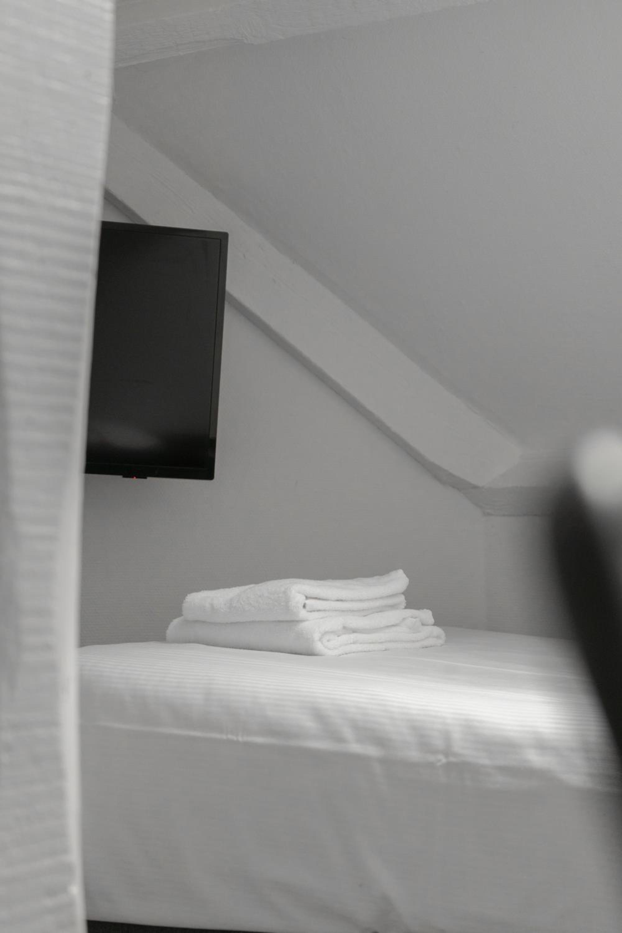 Budget Twin Room - Photo 1