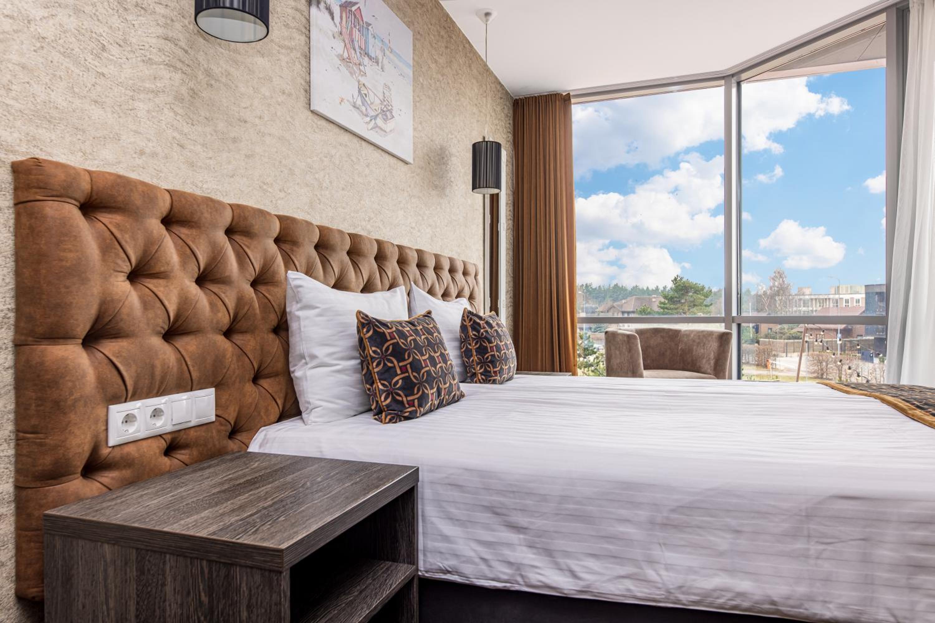 Executive Suite - Photo 4