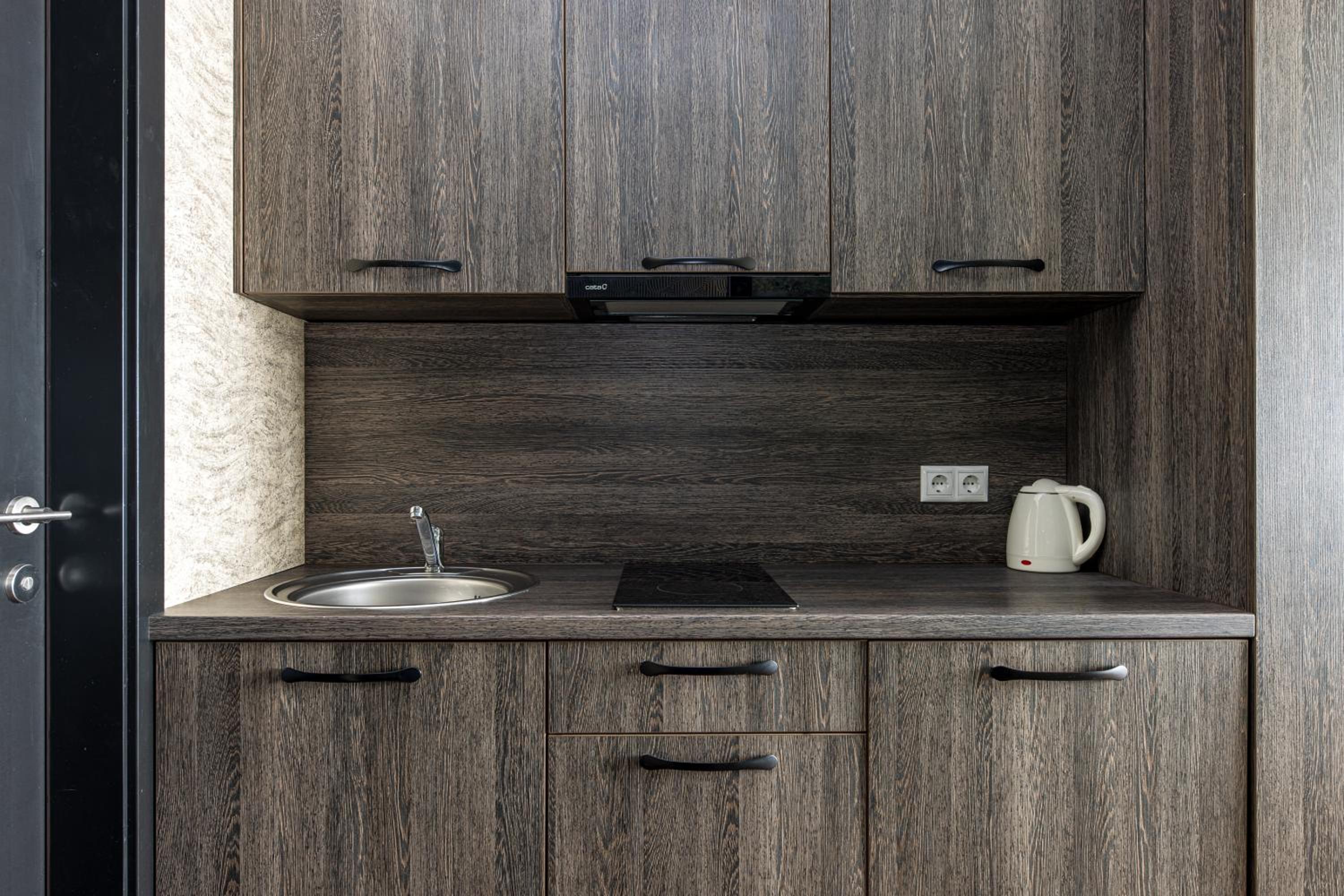 Executive Suite - Photo 7