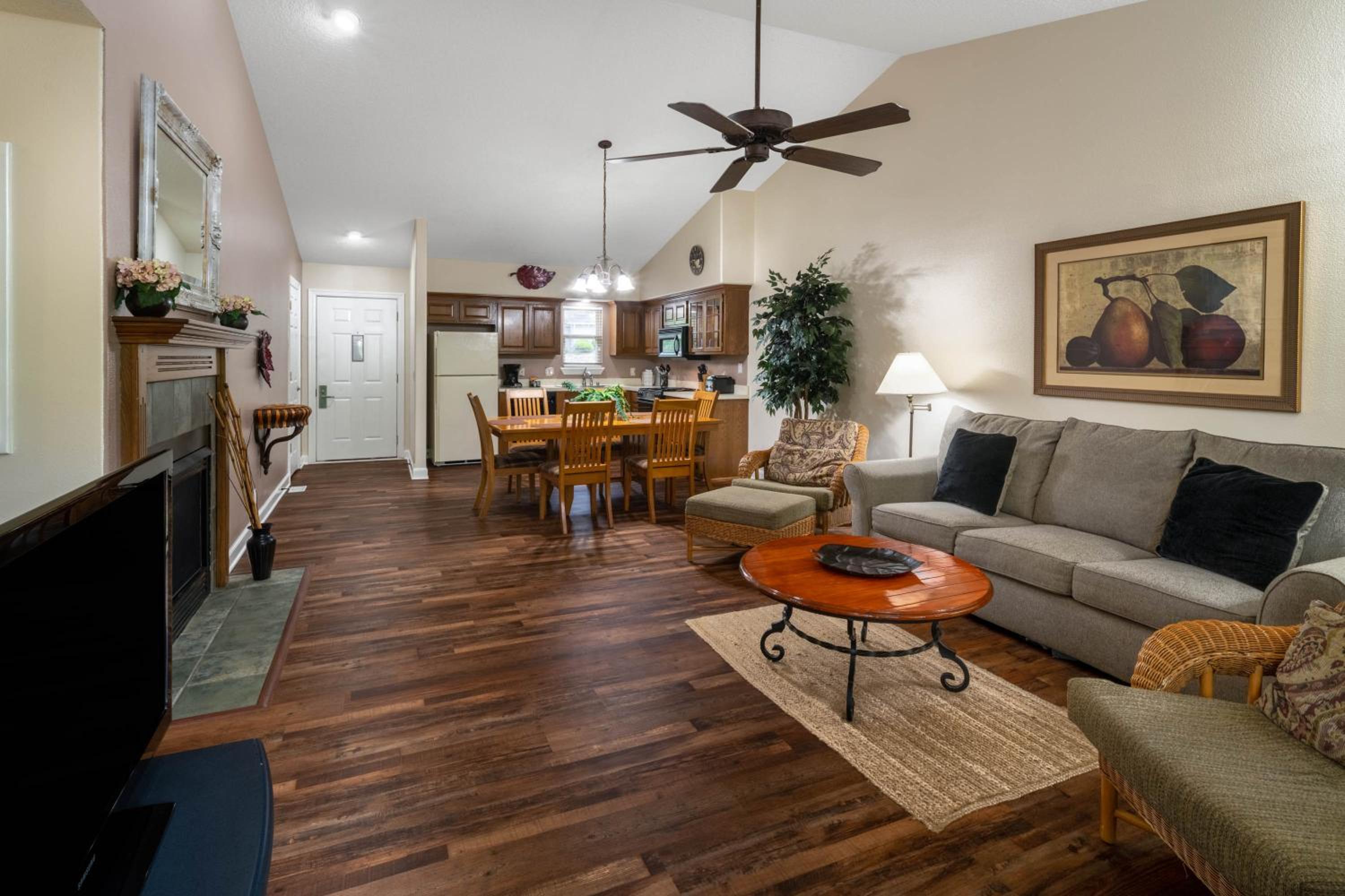 One-Bedroom King Suite - Non-Smoking photo 2
