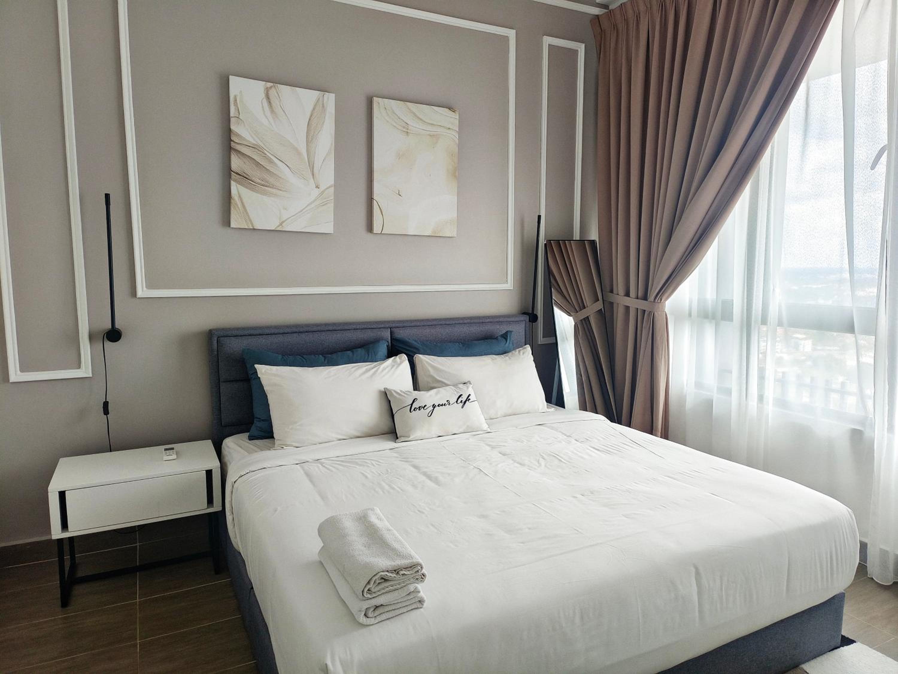 One-Bedroom Apartment - Photo 1