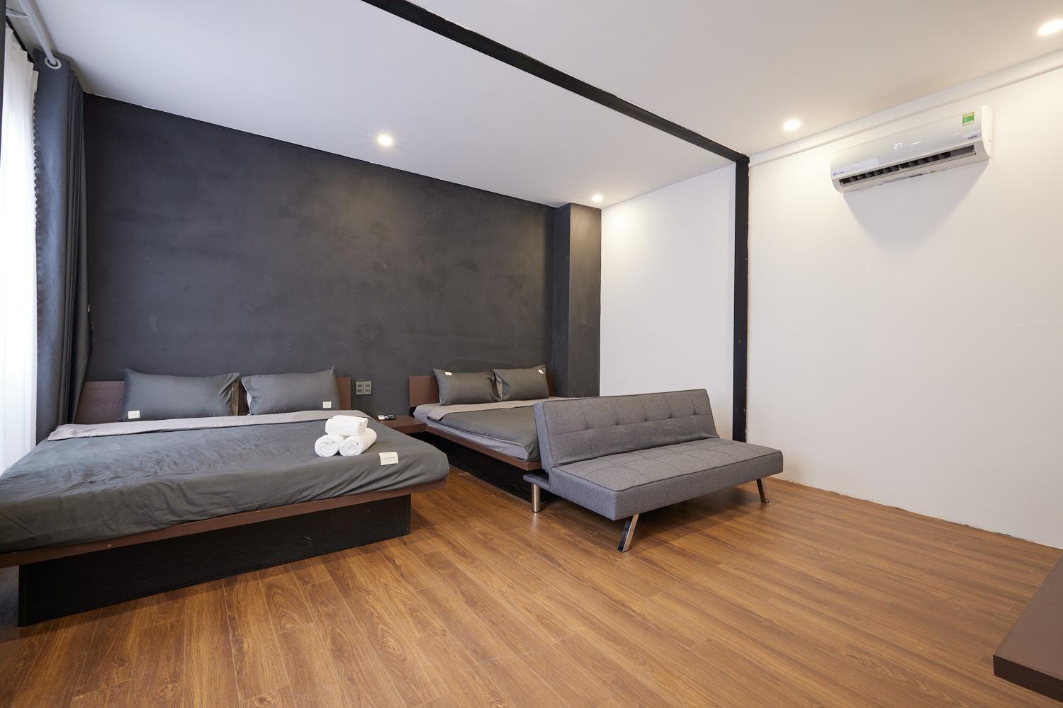 Superior Family Room - Photo 3