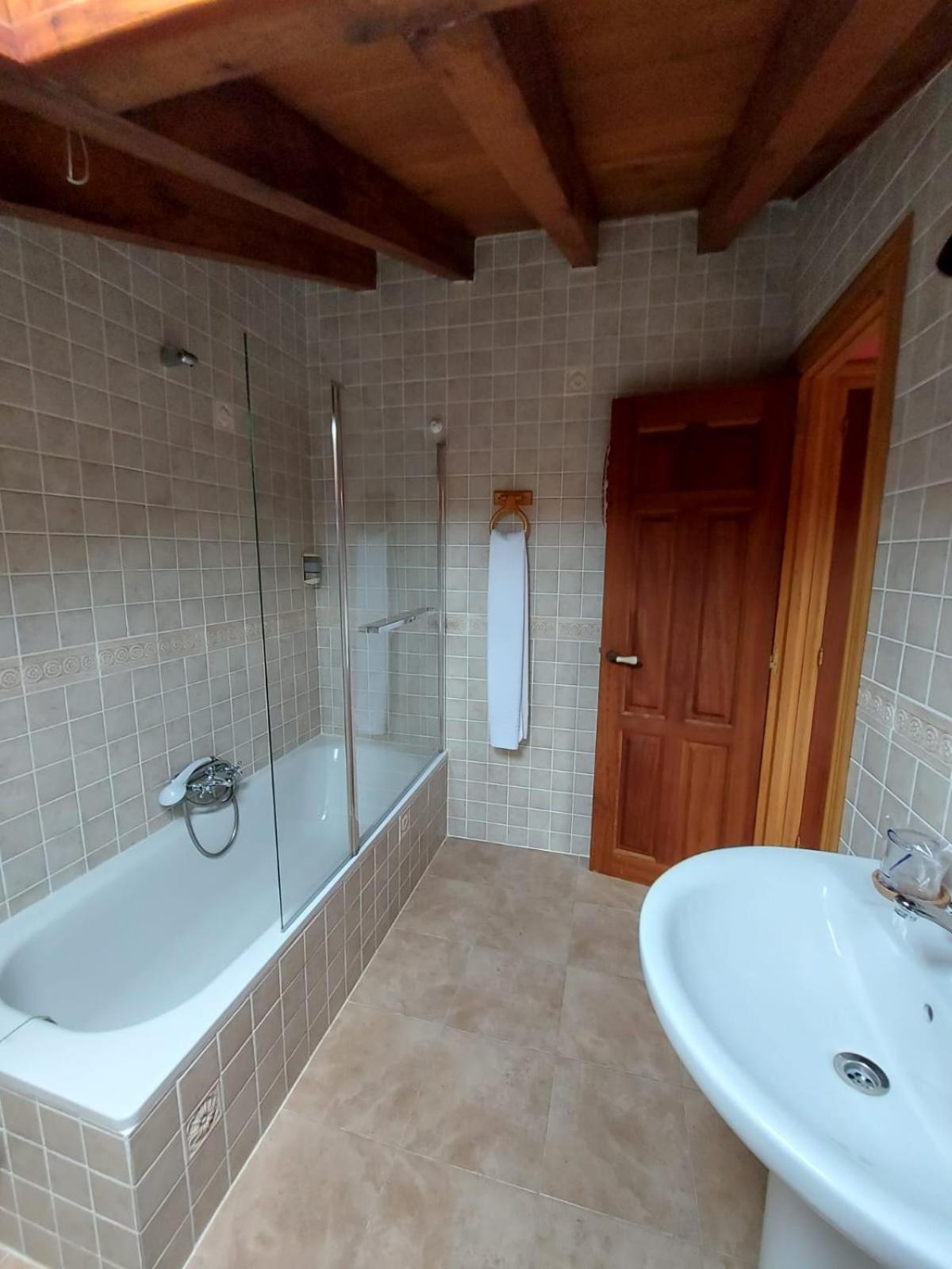 Standard Double or Twin Room photo 3