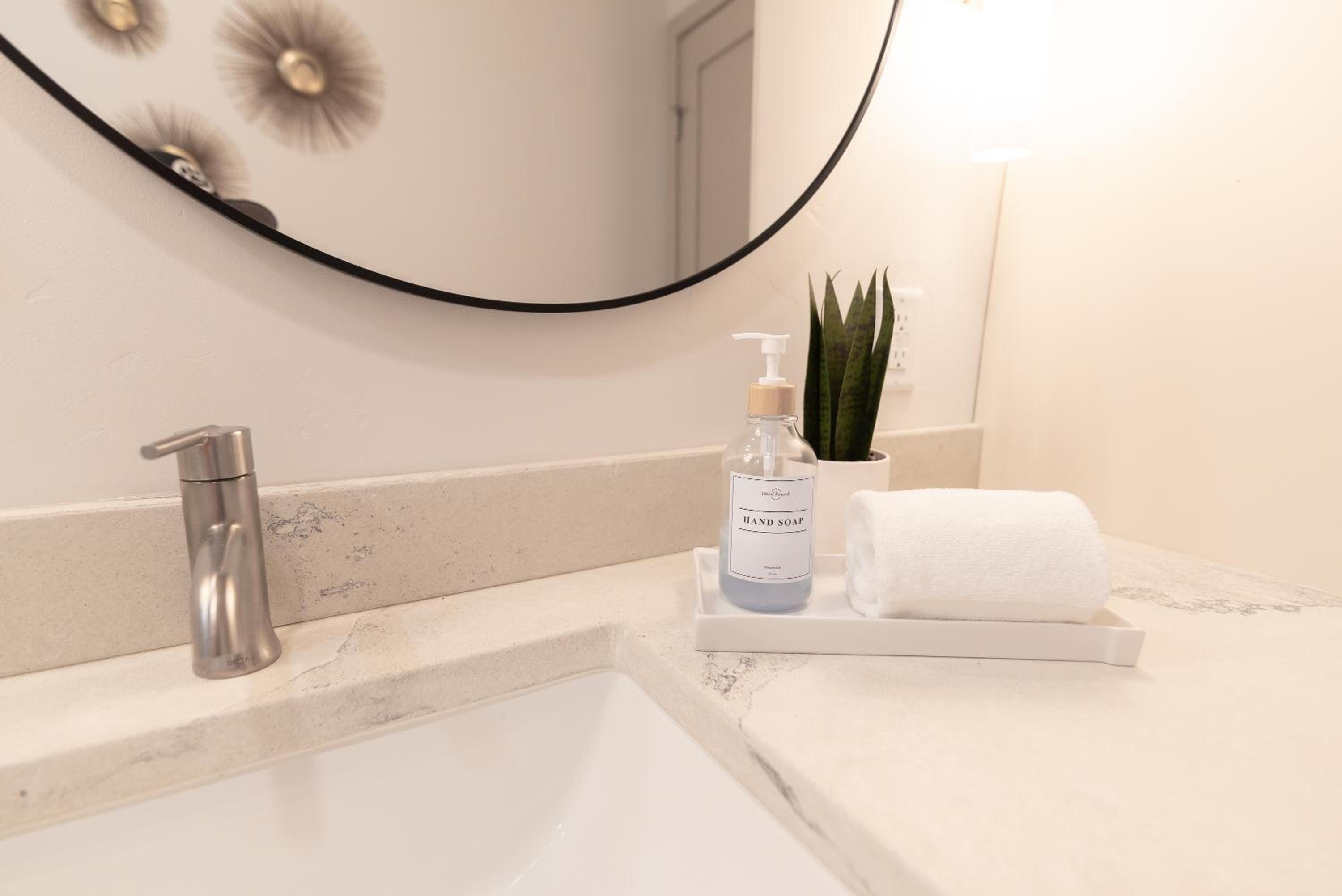 Deluxe Suite - Photo 19