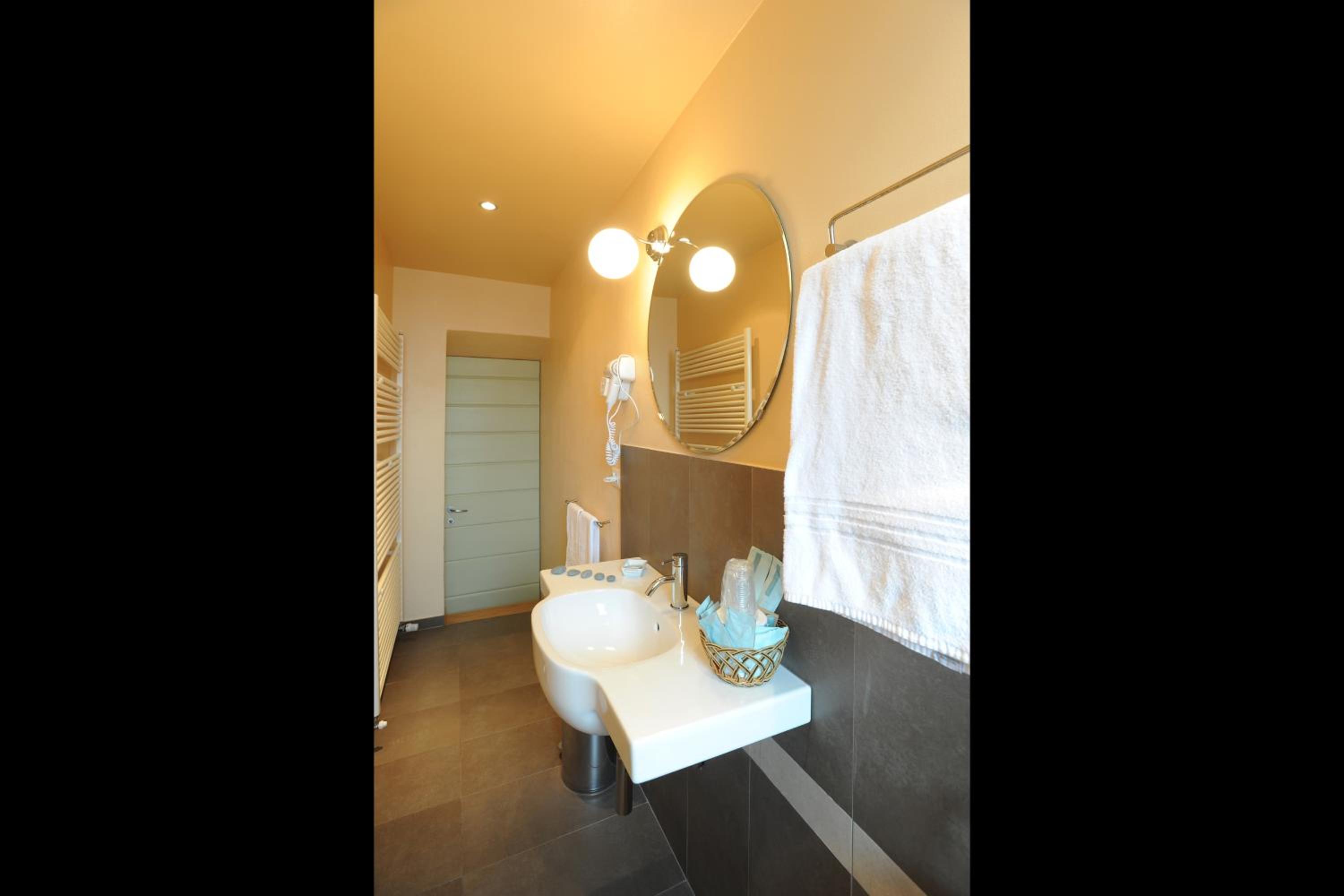 Double Room - Photo 8