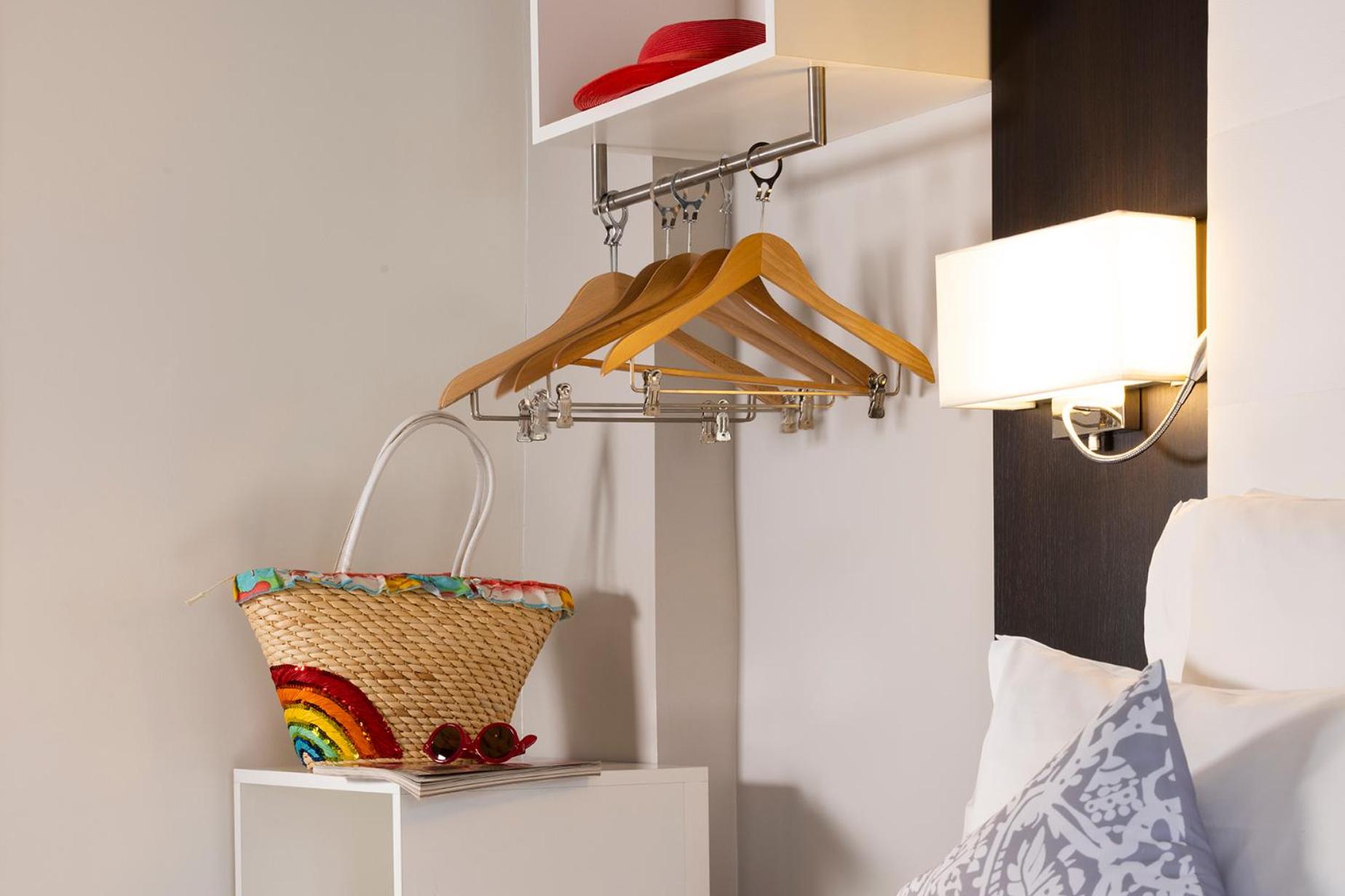 Classic Double Room (without balcony) - Photo 4