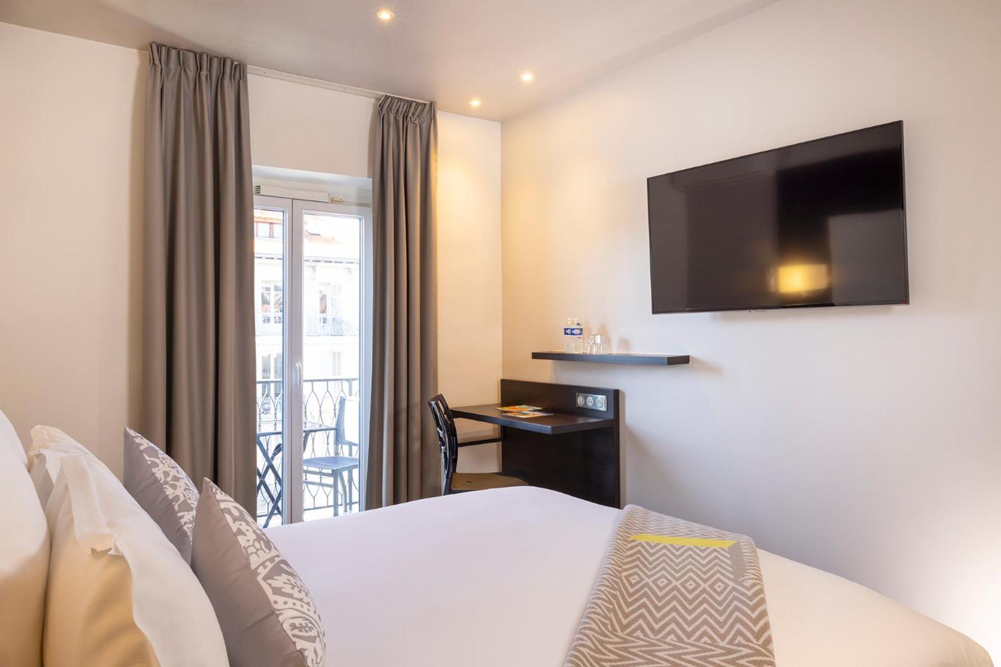 Classic Double Room (without balcony) - Photo 2