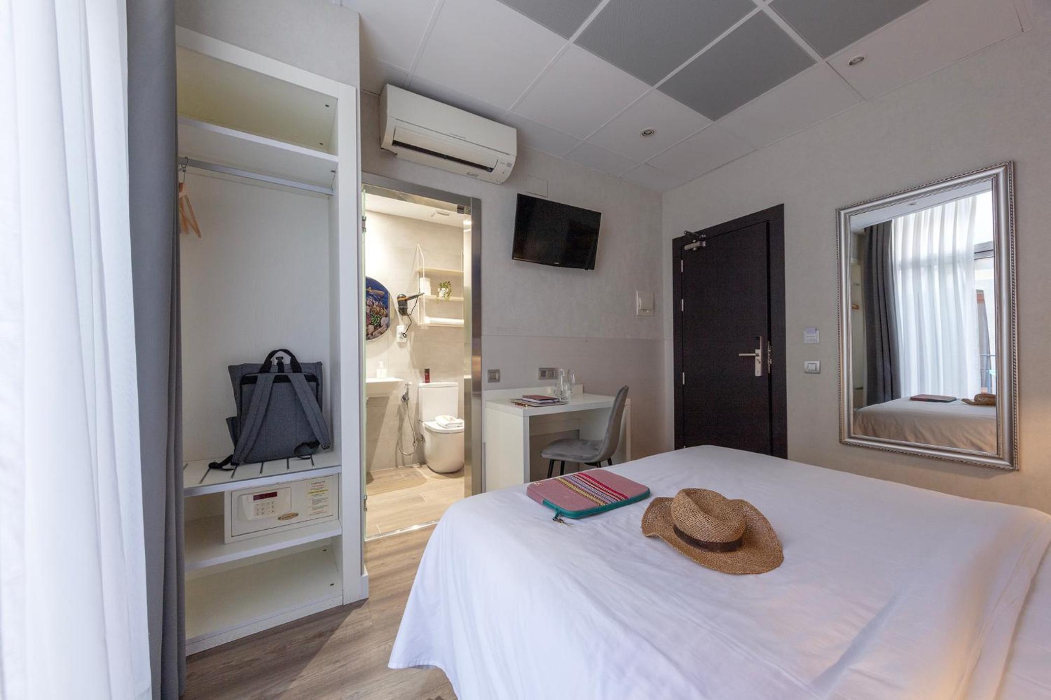 Double or Twin Room photo 3