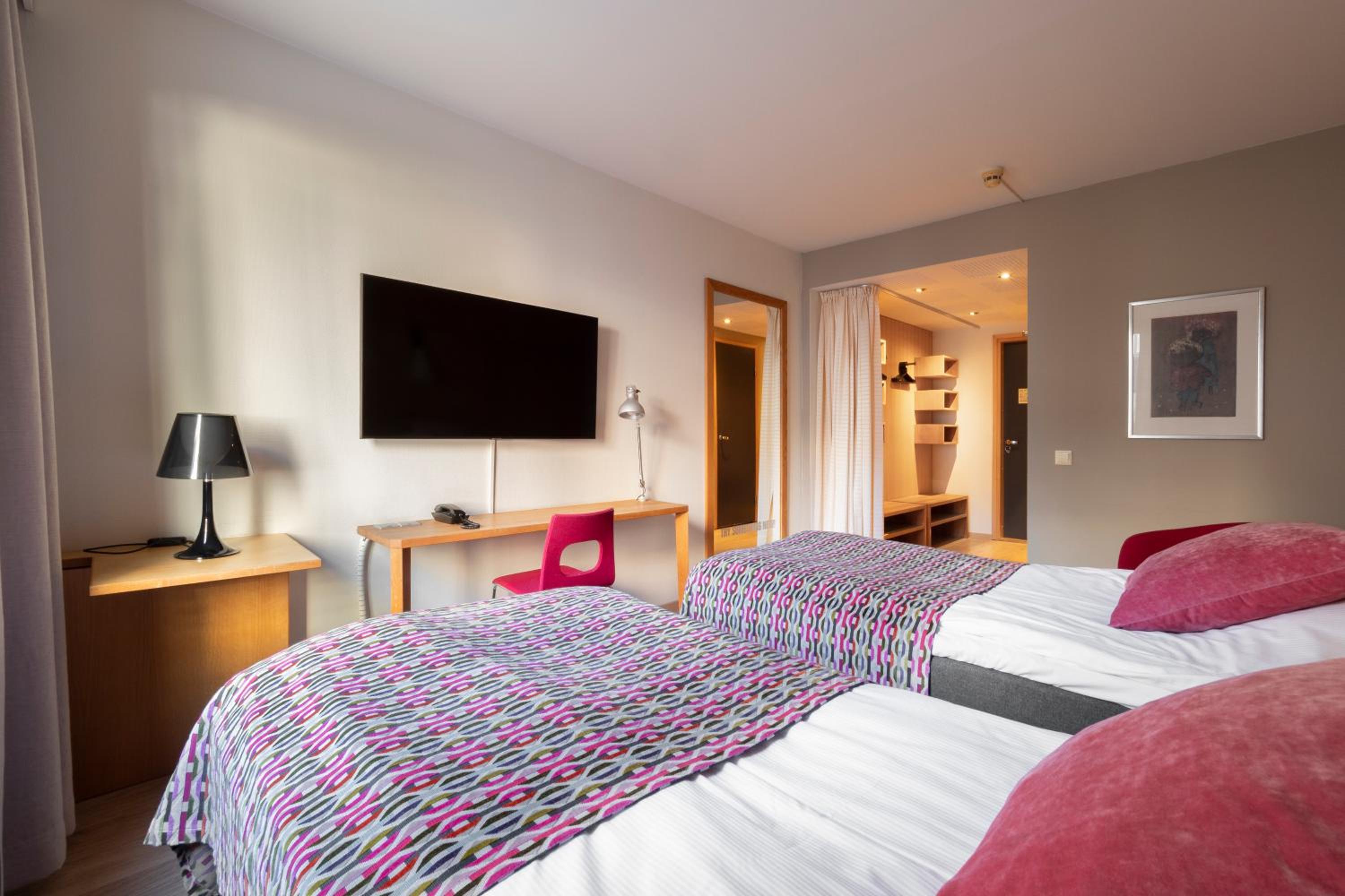 Twin Room - Photo 9