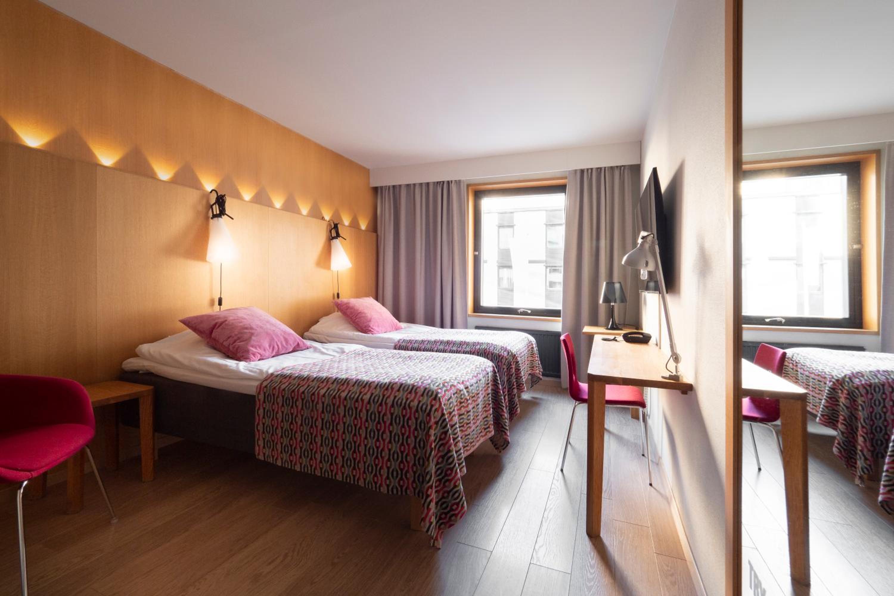 Twin Room - Photo 7