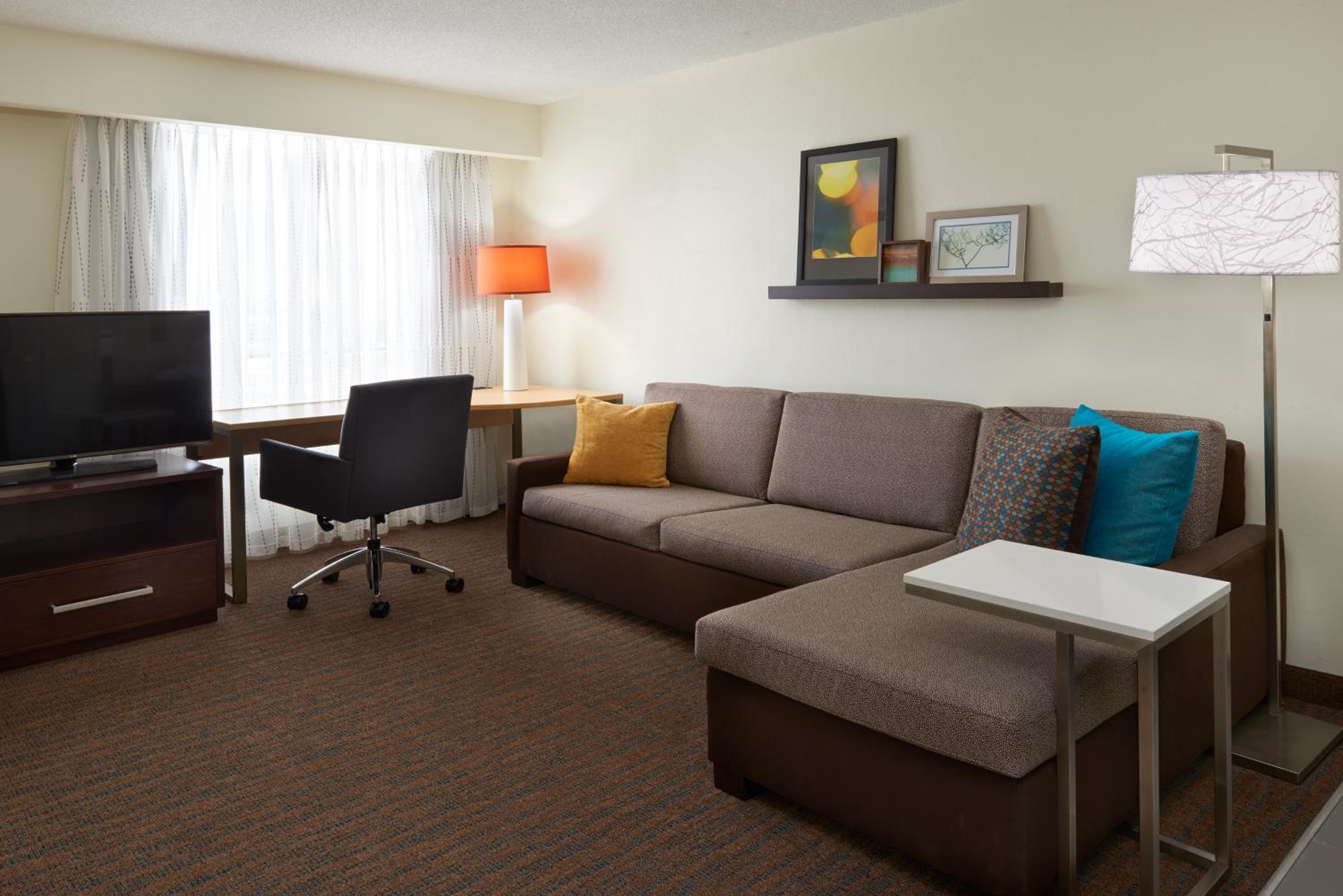 King or Queen Suite with Sofa Bed - Photo 3