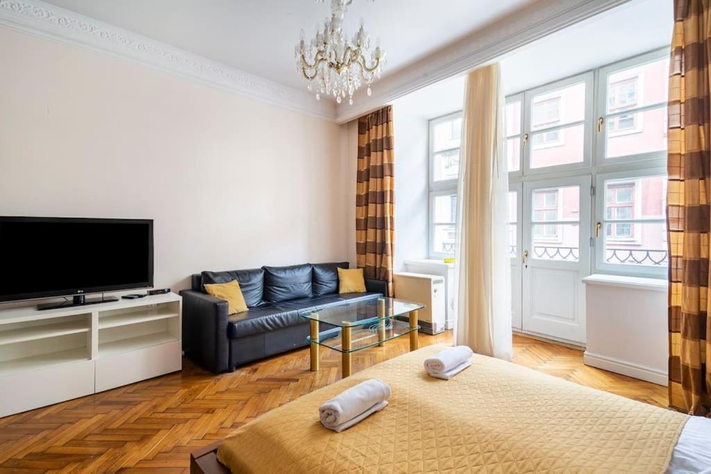 Apartment with Balcony - Photo 1