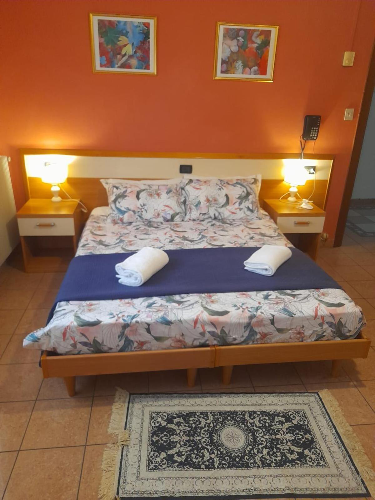 Double or Twin Room - Photo 3