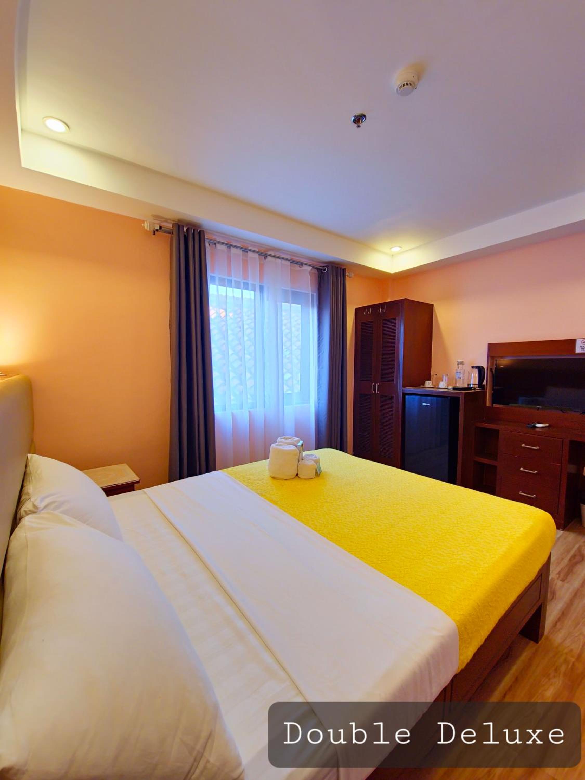 Deluxe Double Room (2 Adults + 1 Child)