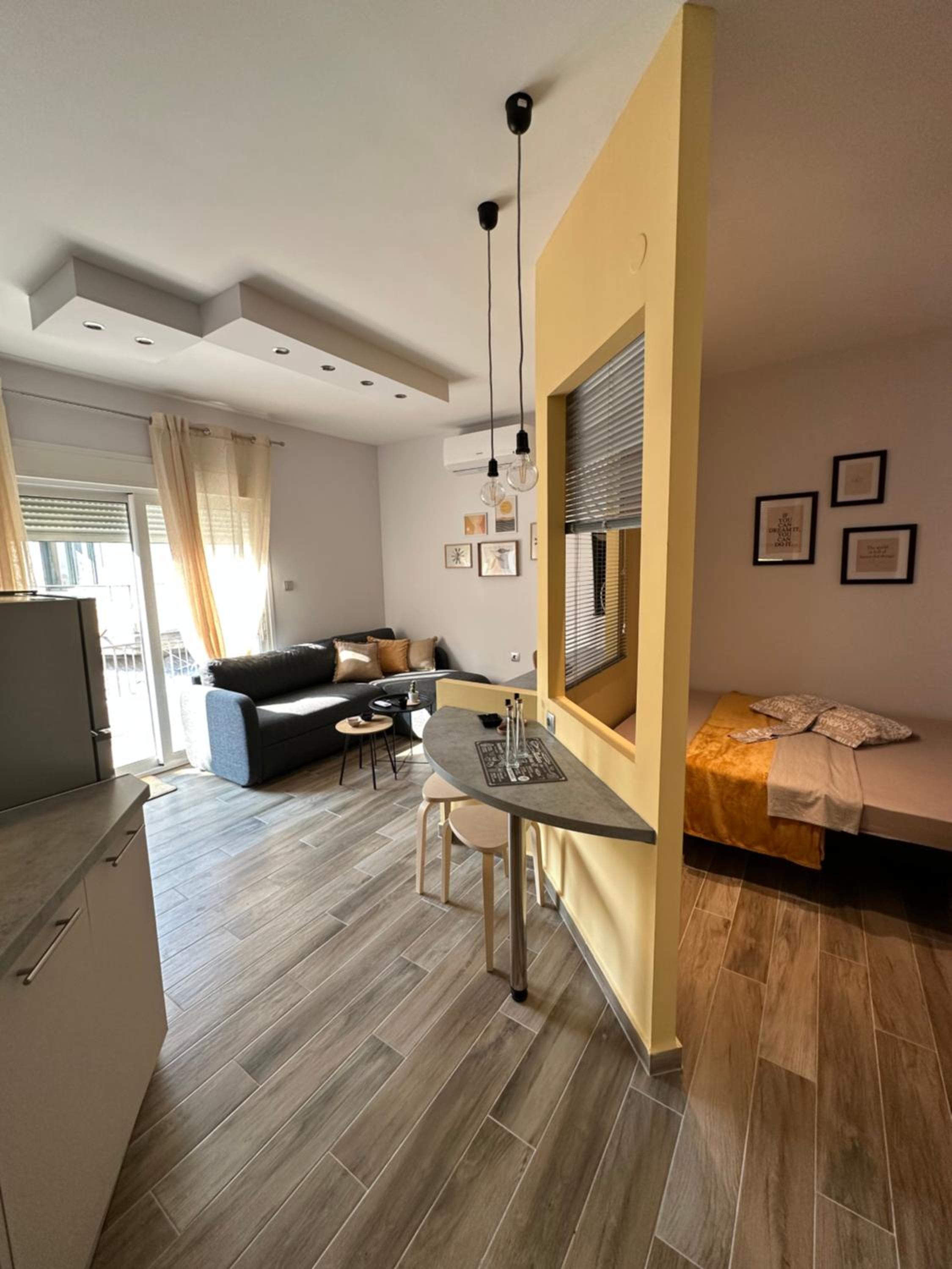 One-Bedroom Apartment photo 1