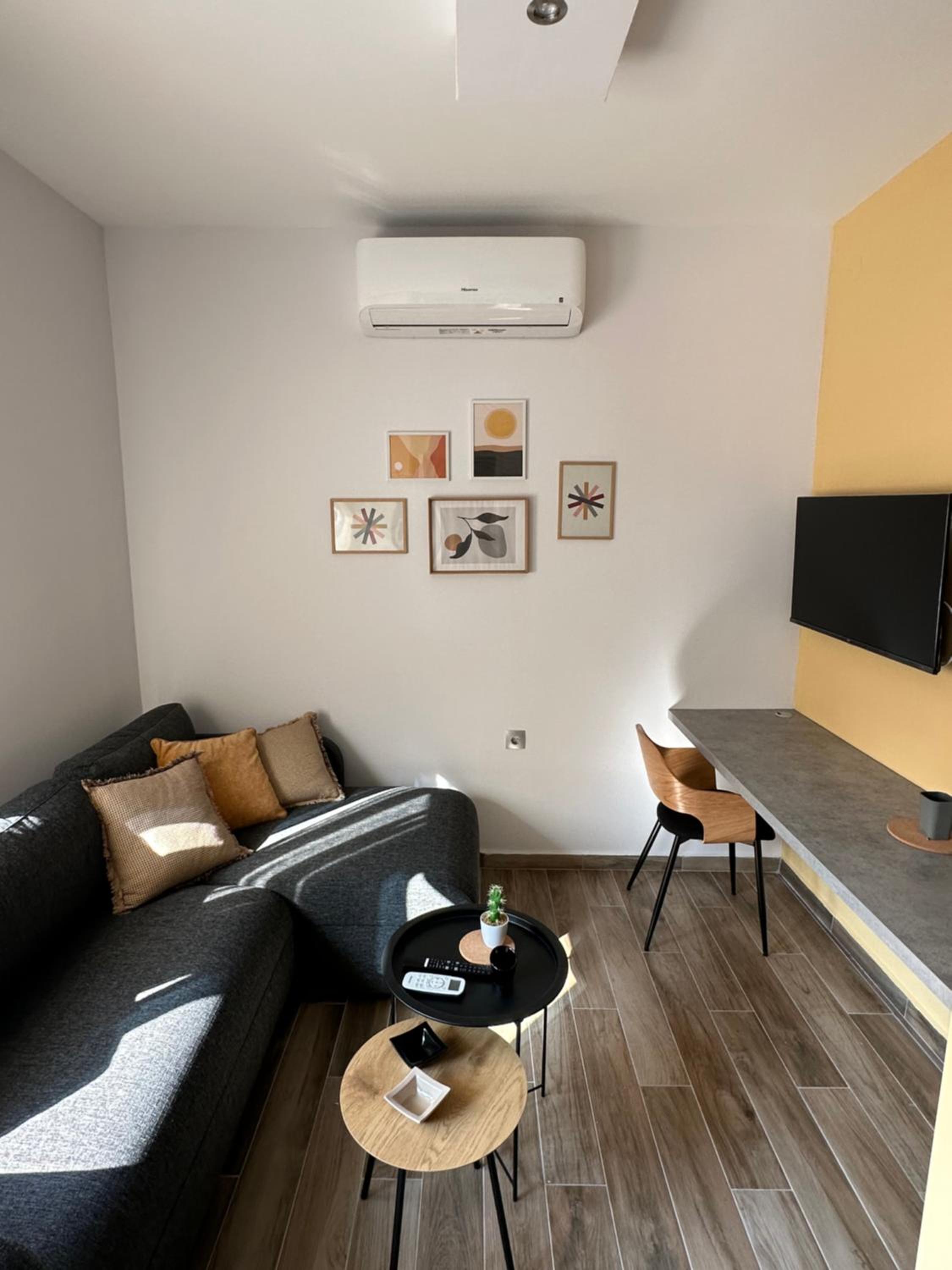 One-Bedroom Apartment photo 2