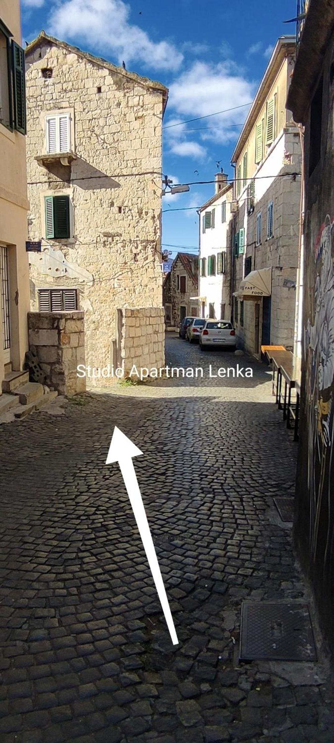 Studio Apartment - Photo 15