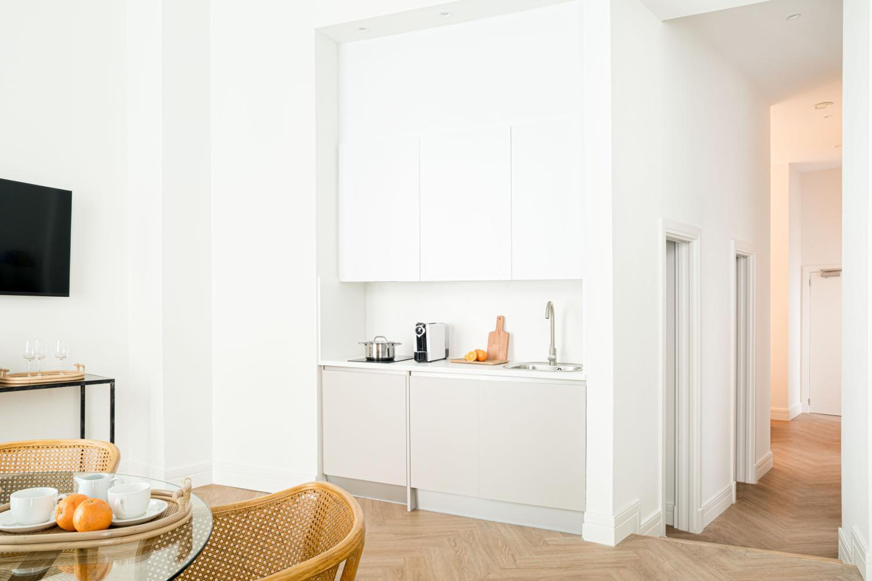 Premium Suite - Photo 16