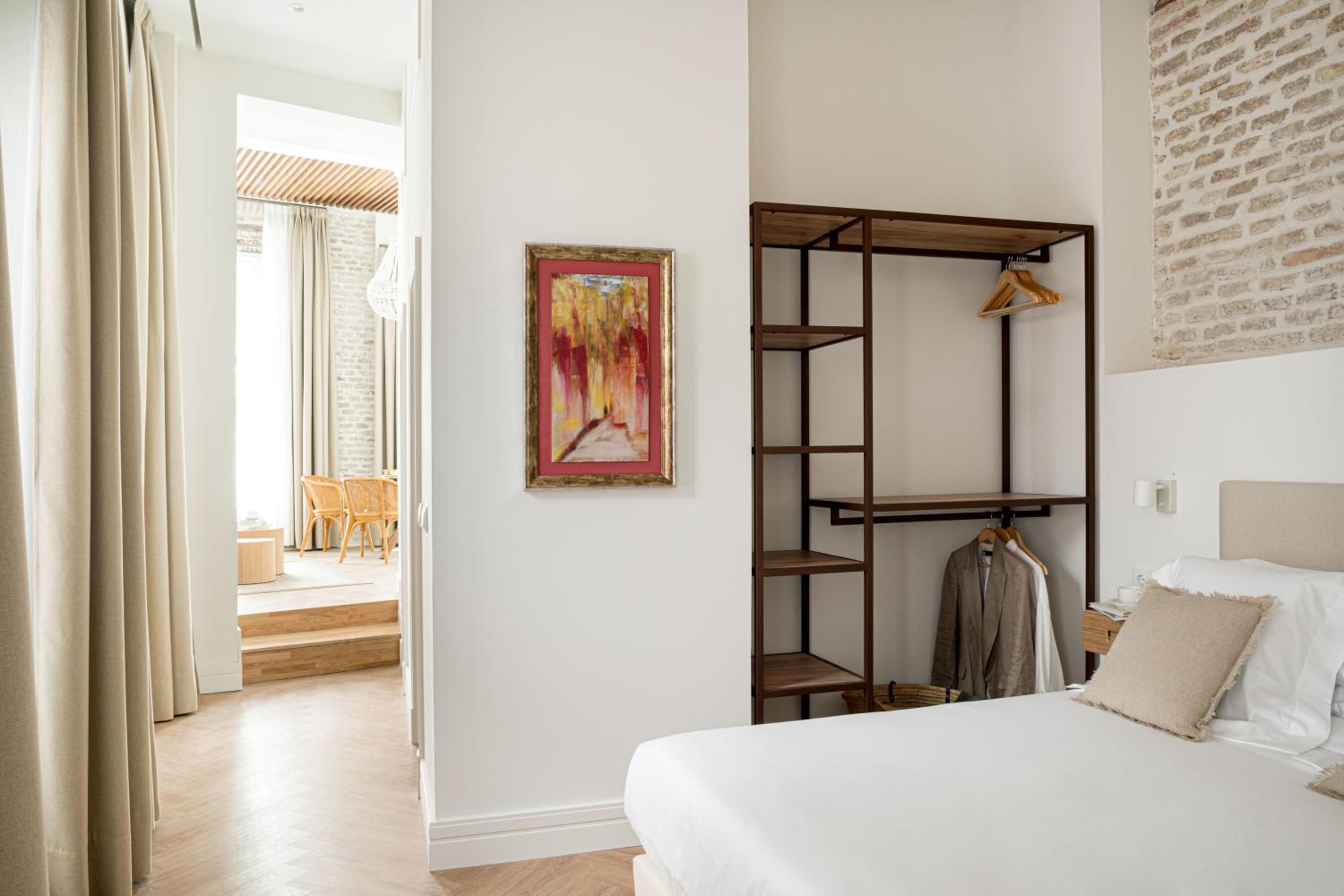 Premium Suite - Photo 13