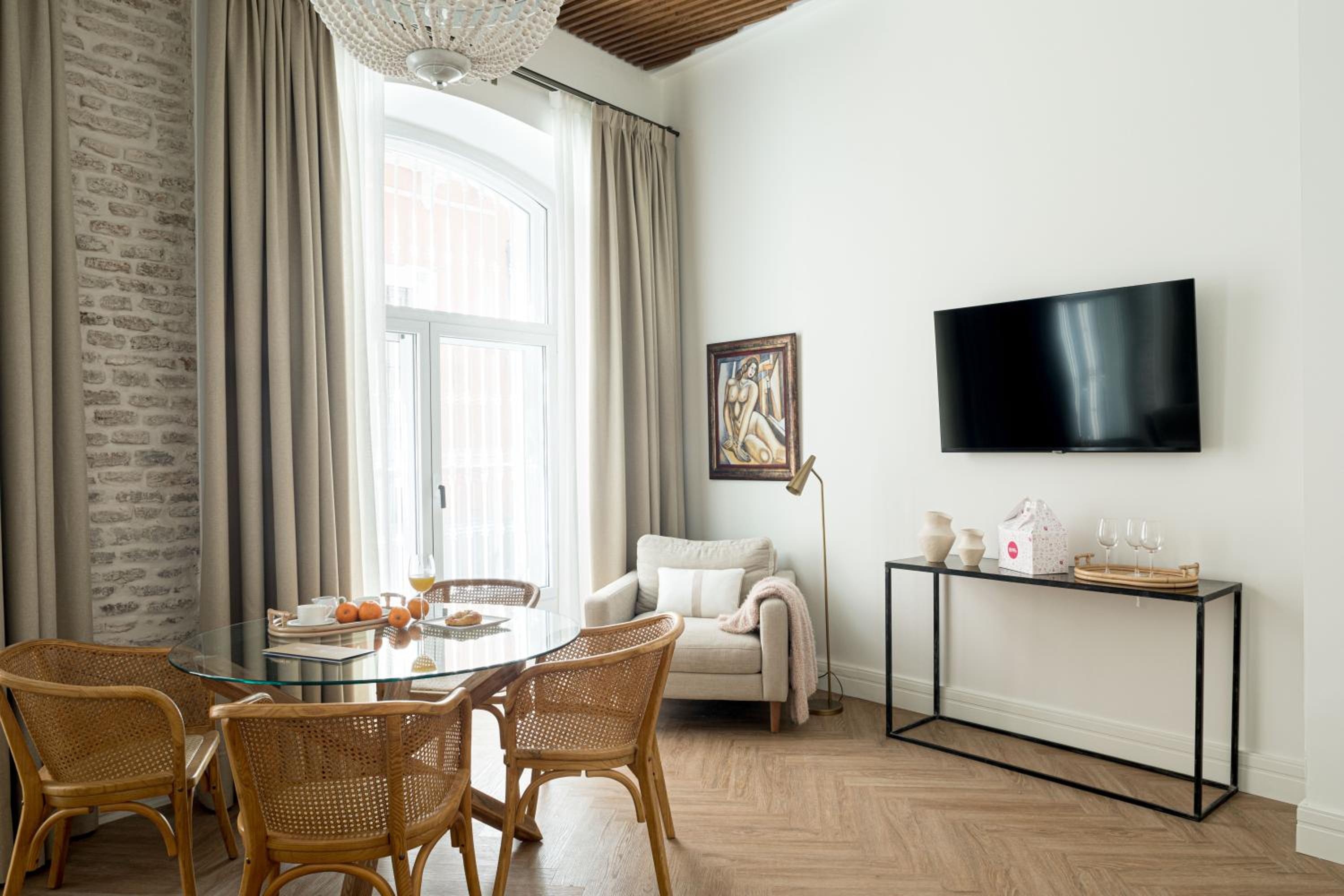 Premium Suite - Photo 19