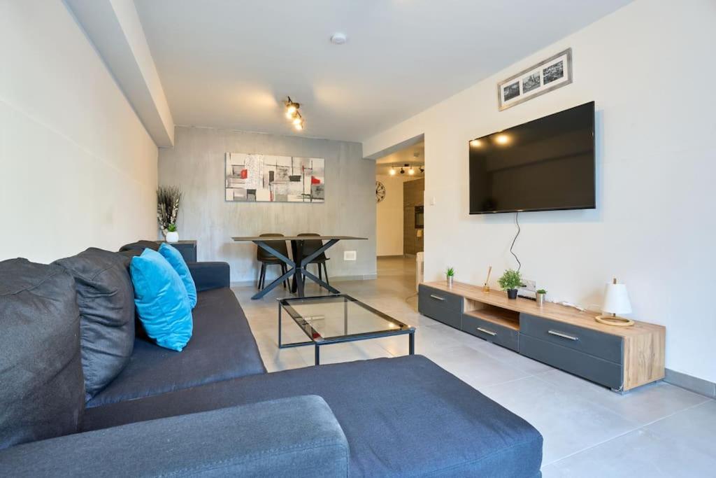 Three-Bedroom Apartment photo 2