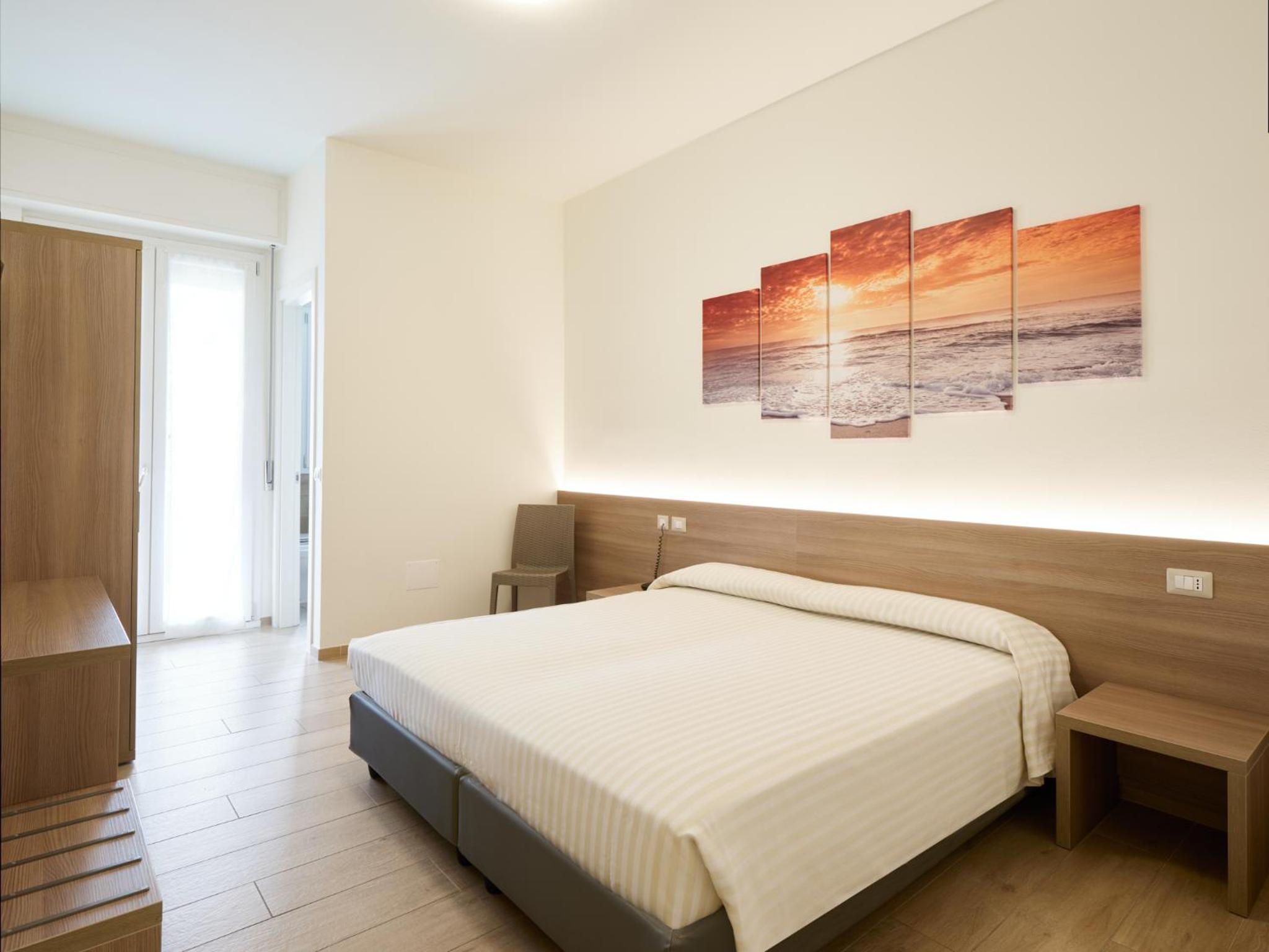 Large Double or Twin Room photo 1