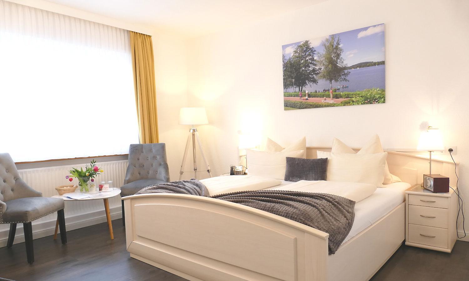 Double room for single use with garden view