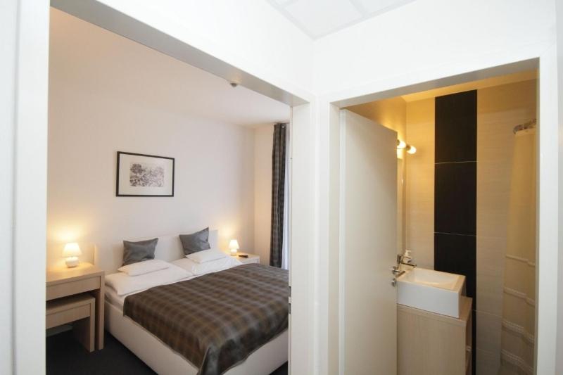 Standard Double Room - Photo 5
