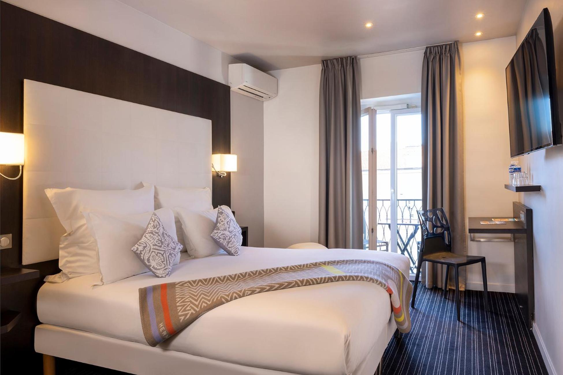 Classic Double Room (without balcony) - Photo 1