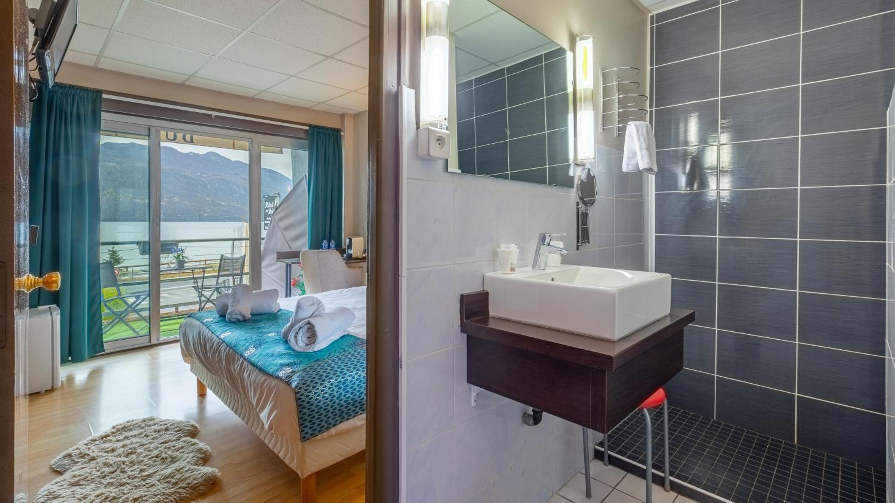 Double Room - Lake View - Photo 5