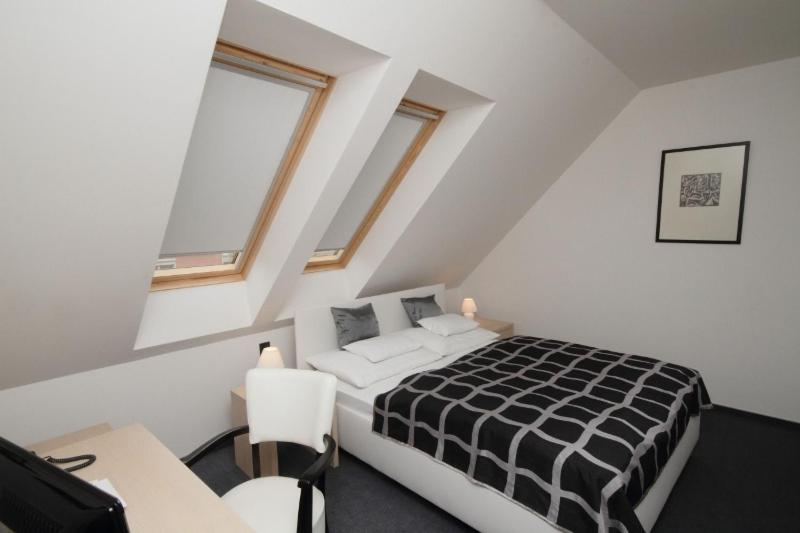 Standard Double Room - Photo 2