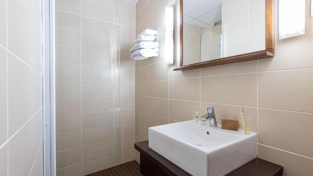 Standard Double Room - Hill Side - Photo 2