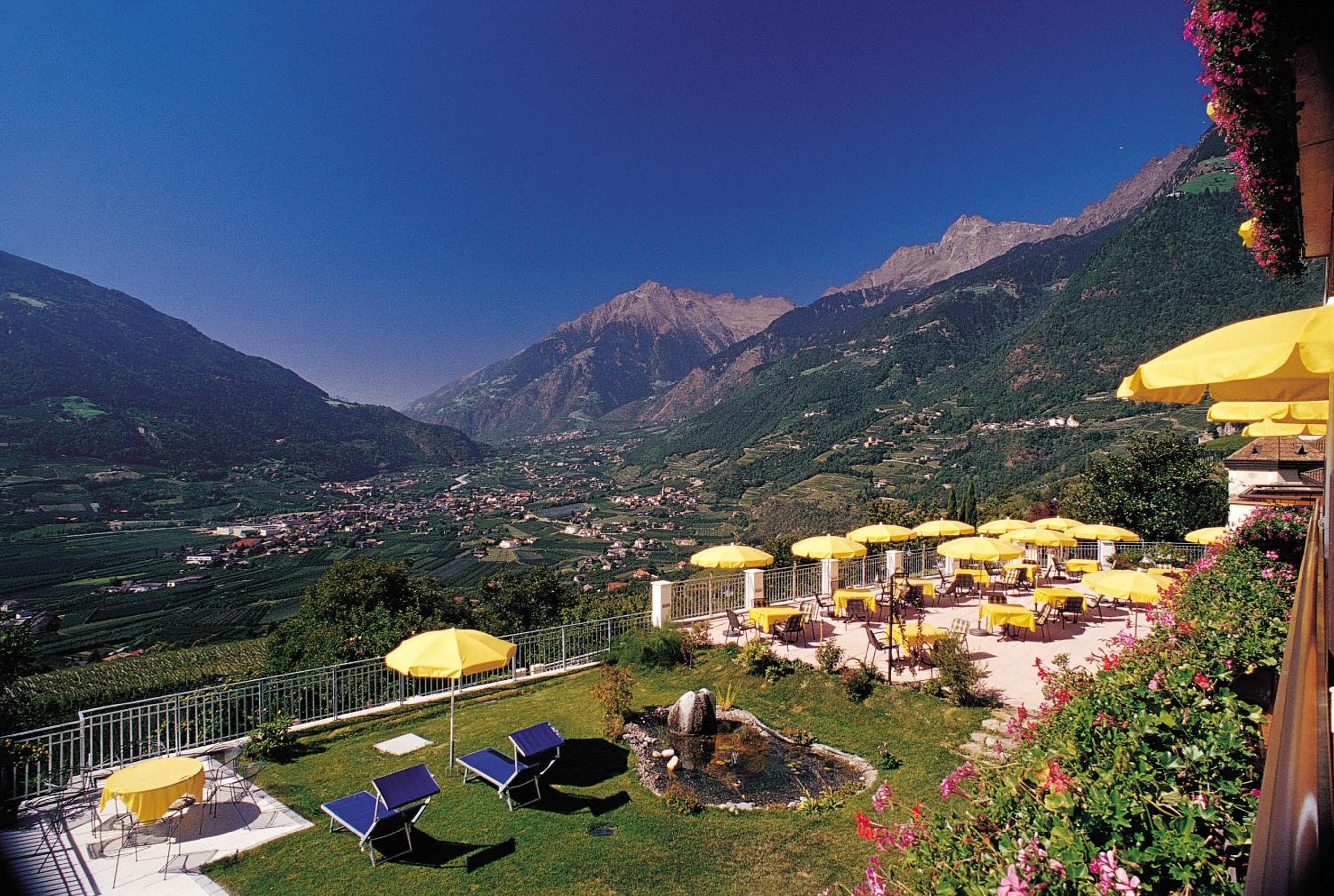 Junior Suite with Mountain View and Balcony photo 2
