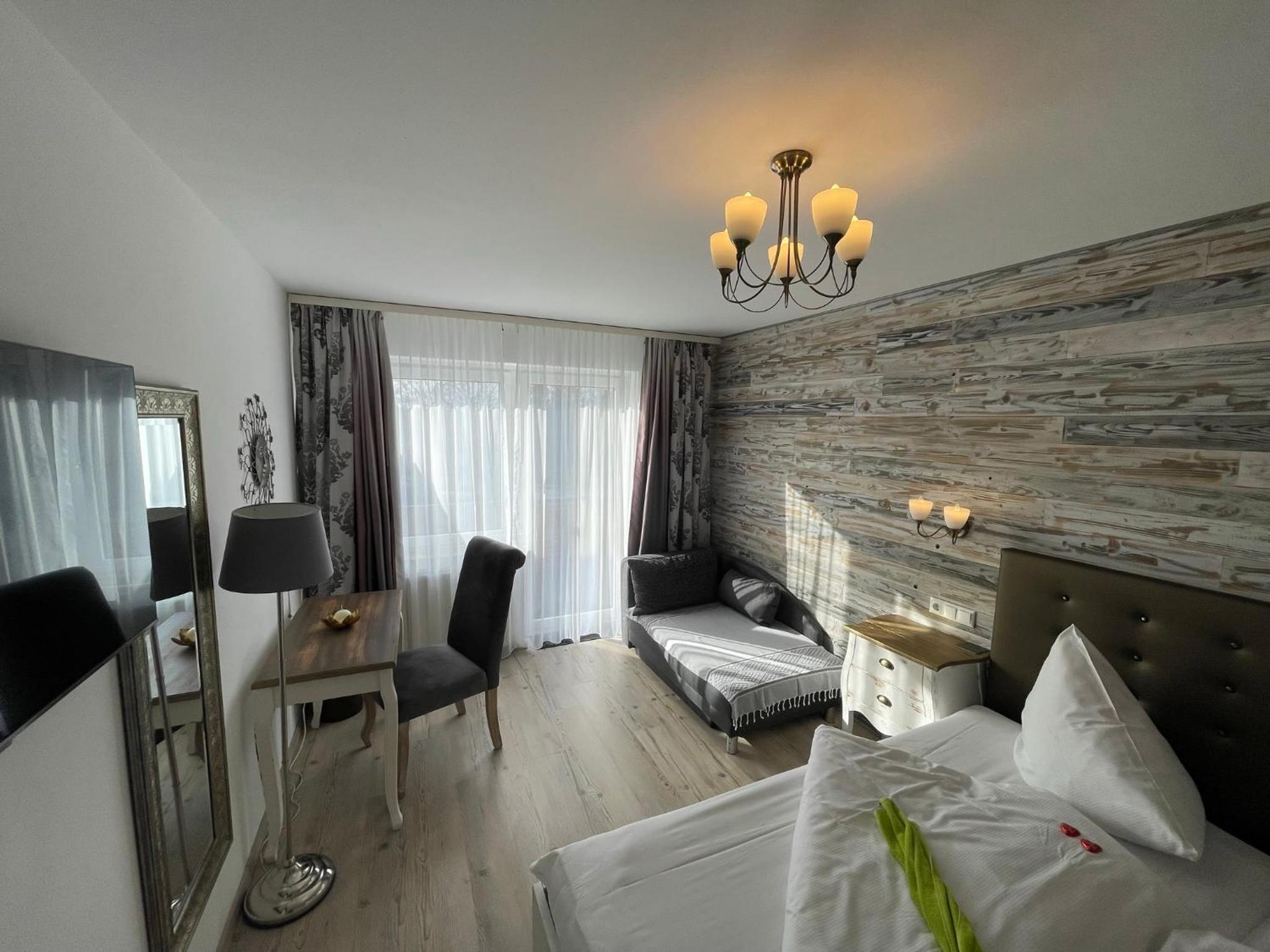 Economy Double Room photo 1