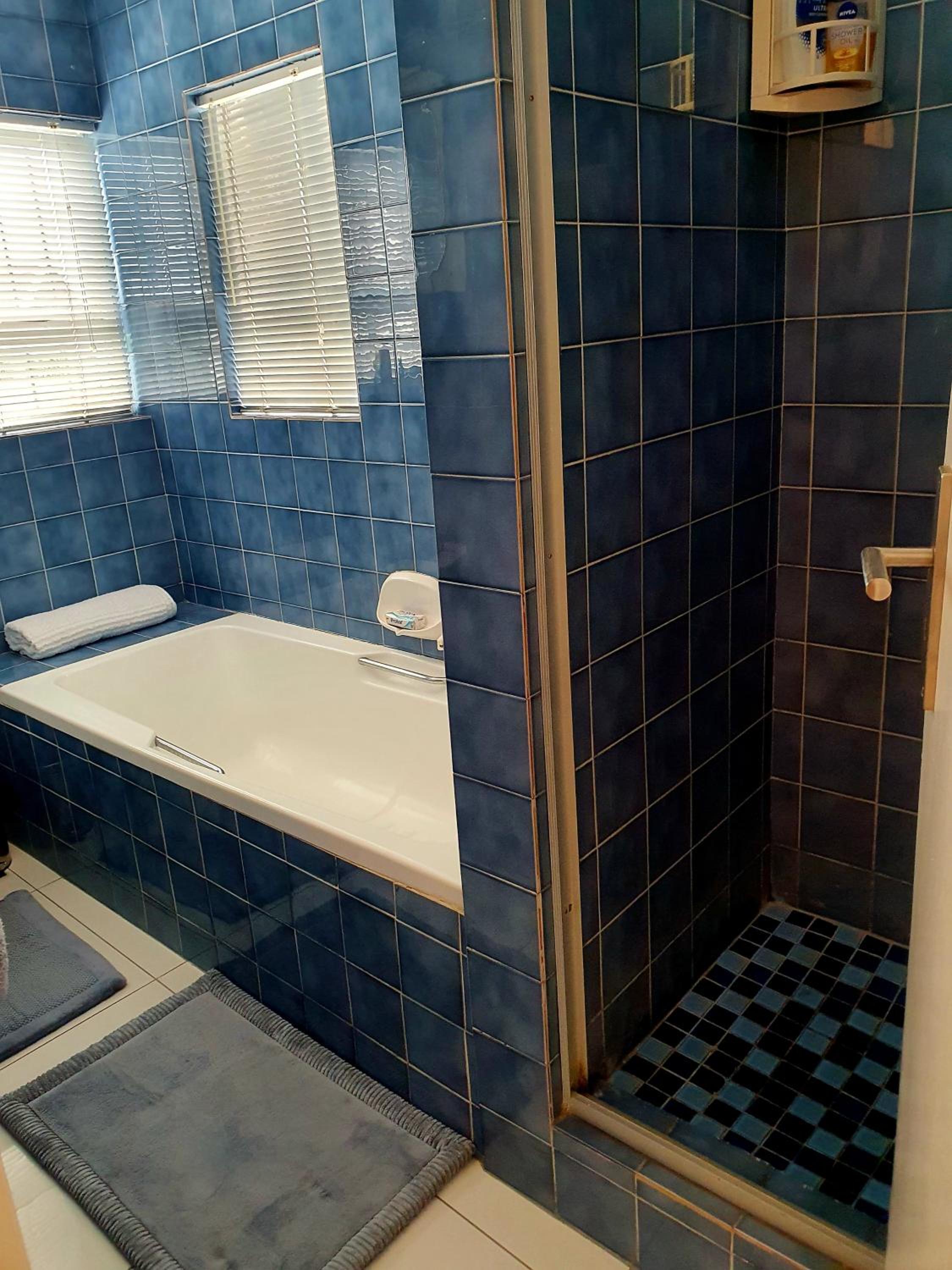 Deluxe Double Room with Side Sea View photo 2