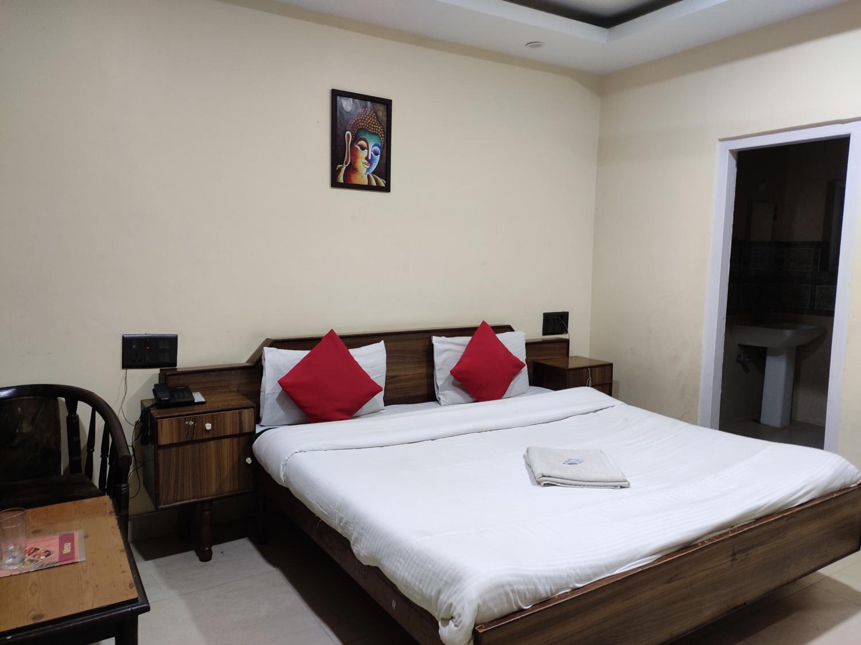 Deluxe Room - Photo 8