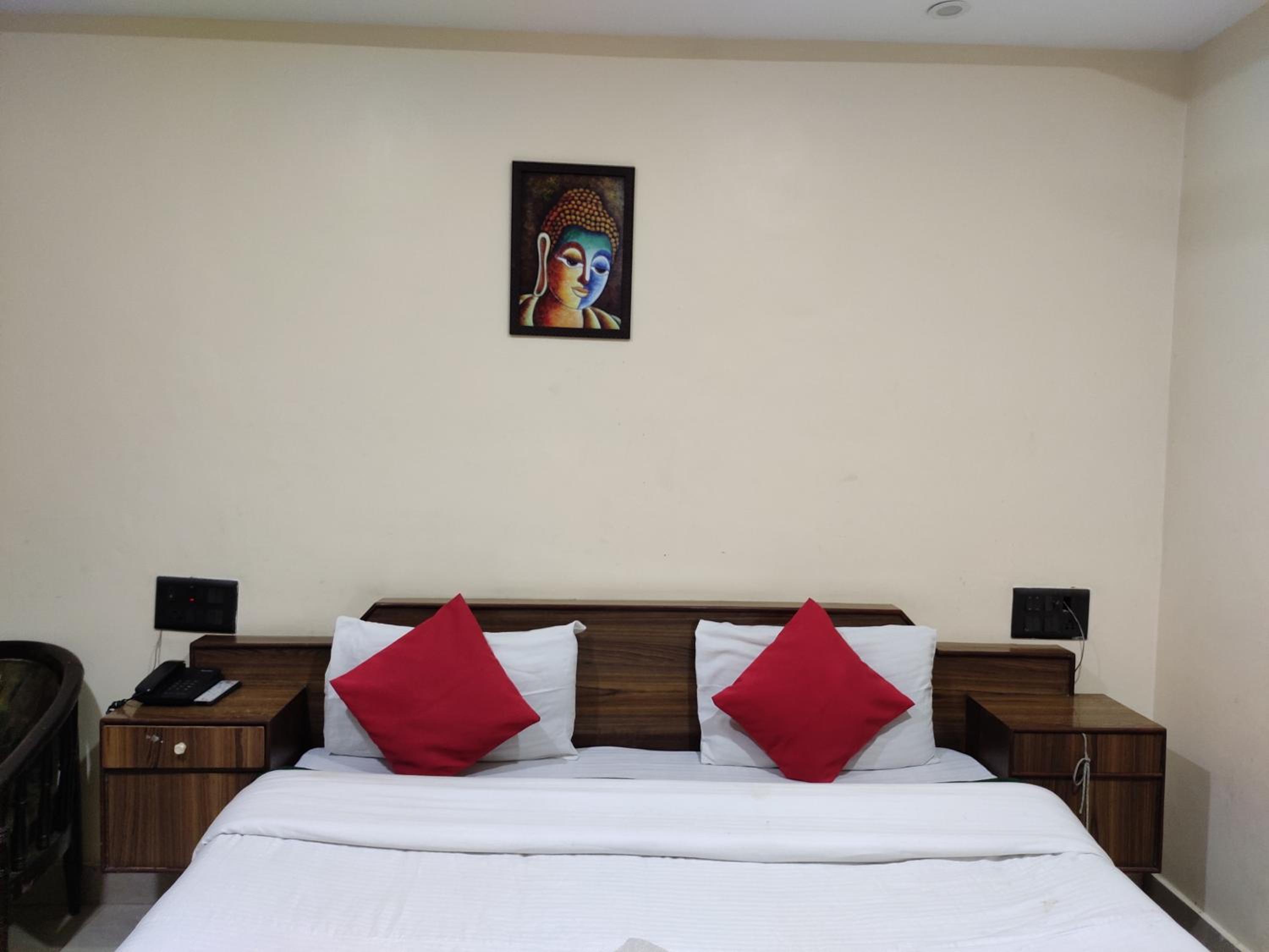 Deluxe Room - Photo 4