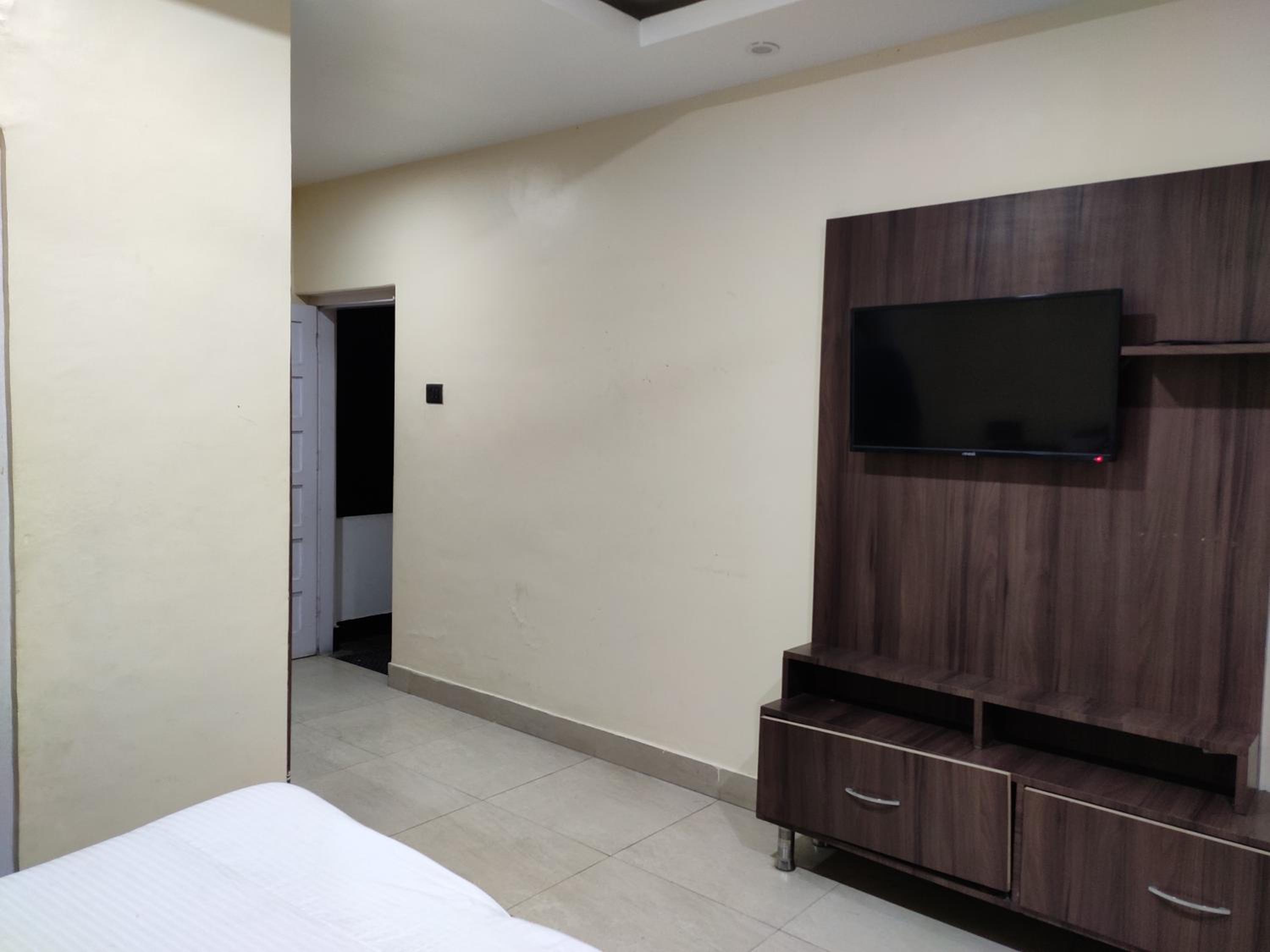 Deluxe Room - Photo 11