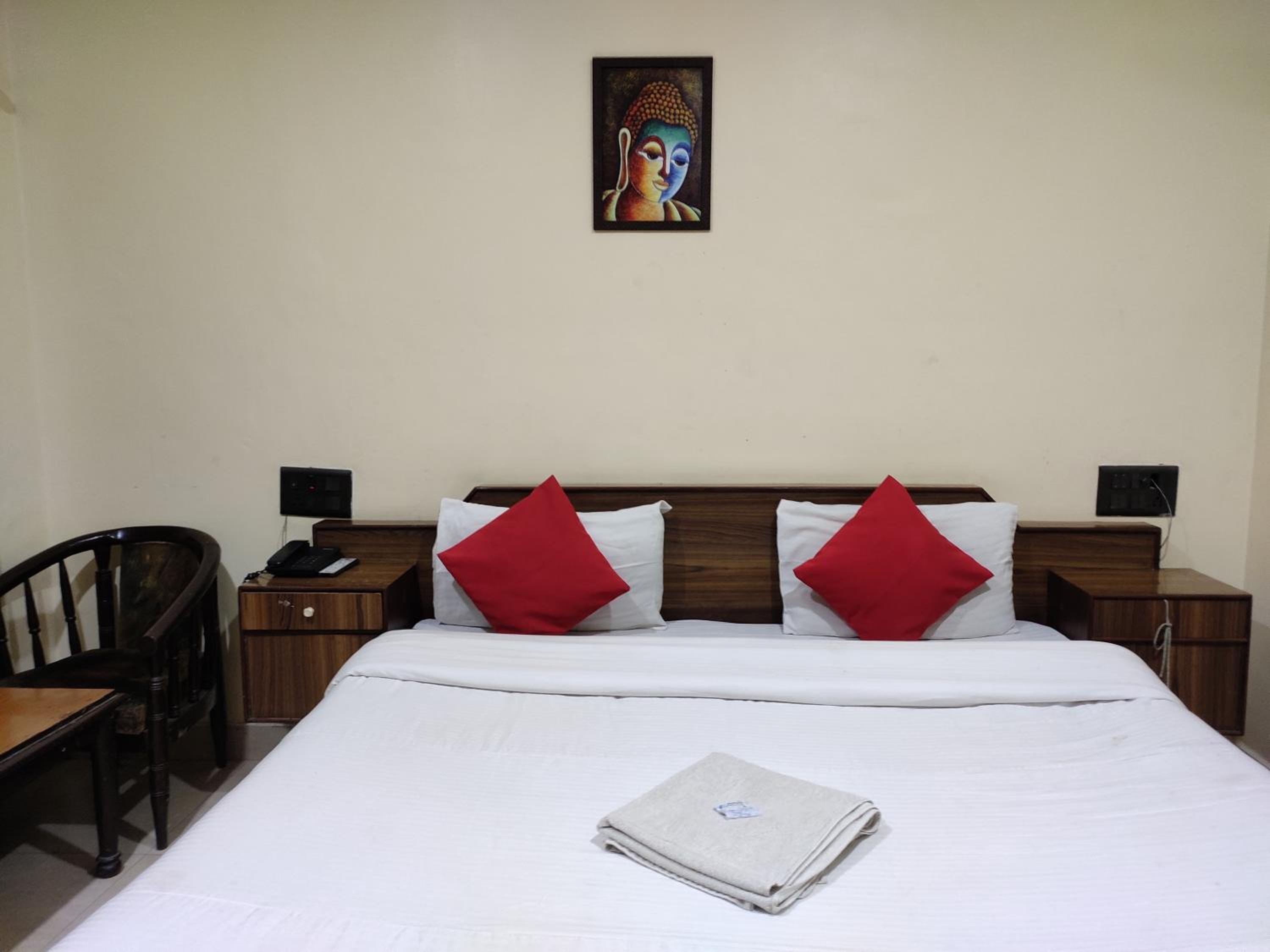Deluxe Room - Photo 5