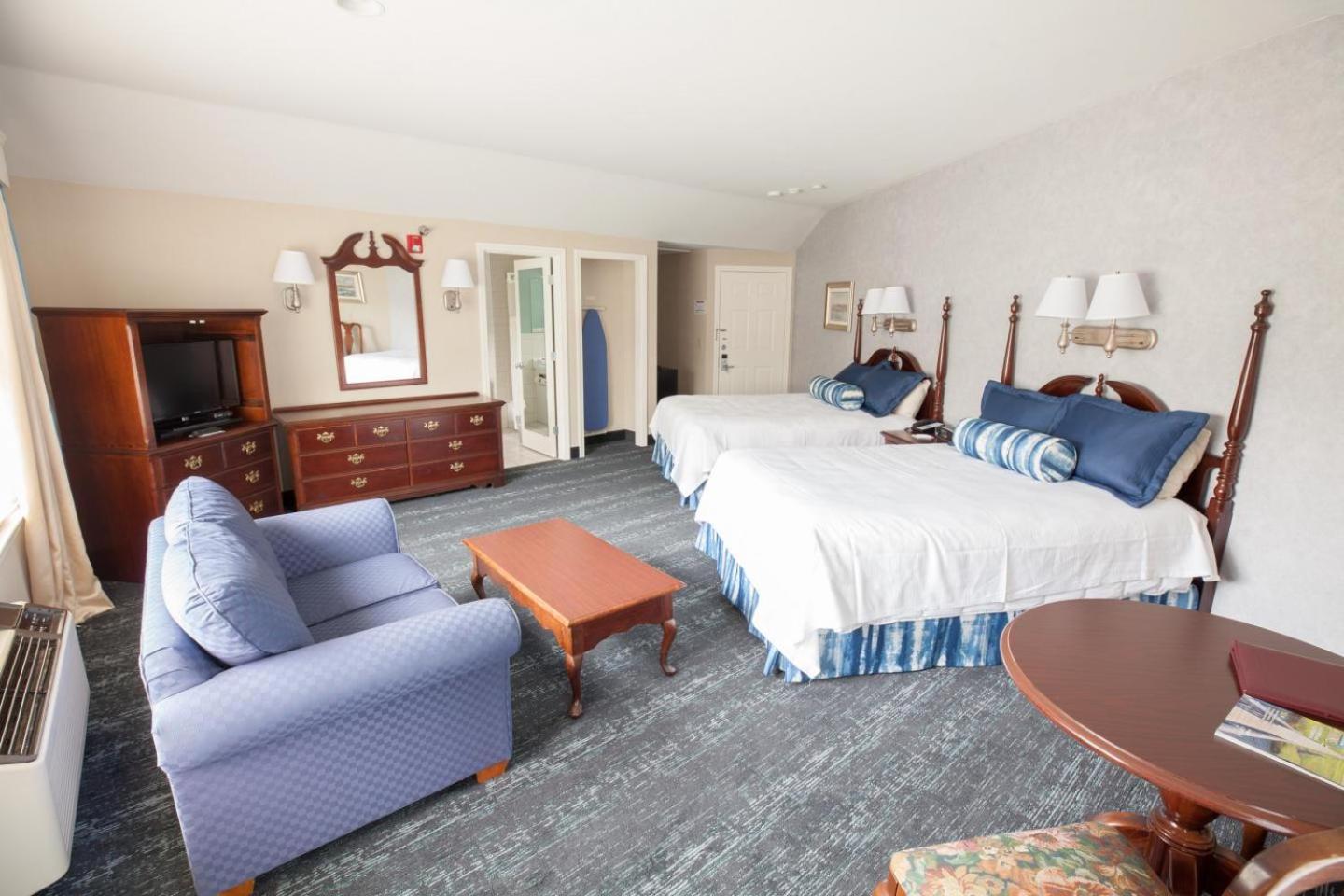 Premium Room with 2 Queens - Photo 4