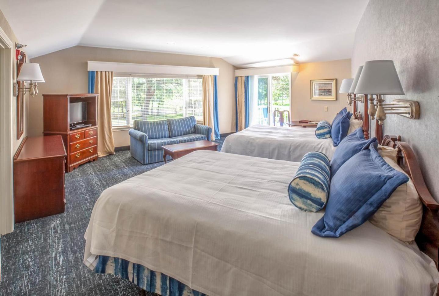 Premium Room with 2 Queens - Photo 1