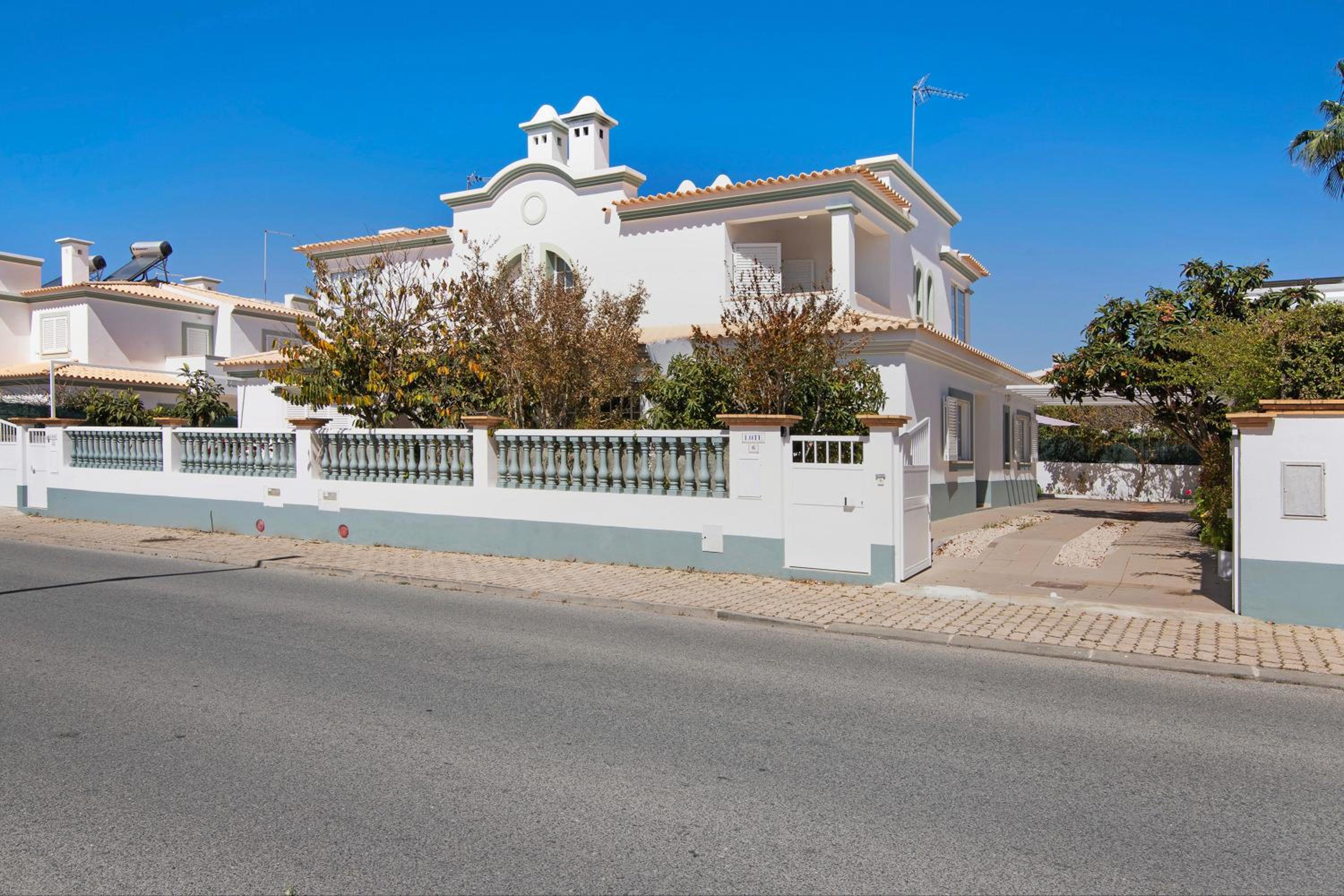 Villa photo 2