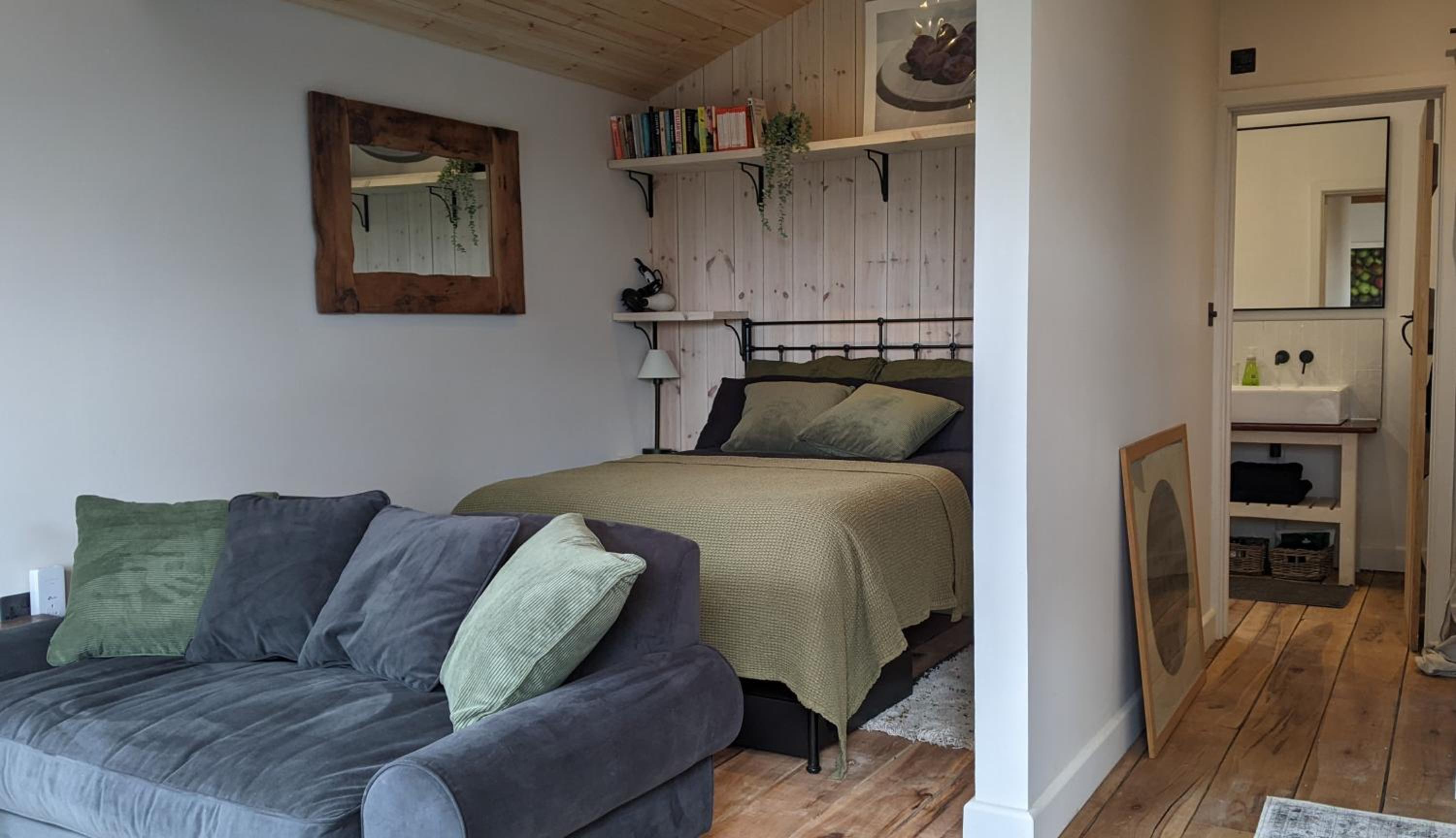 One-Bedroom House photo 1
