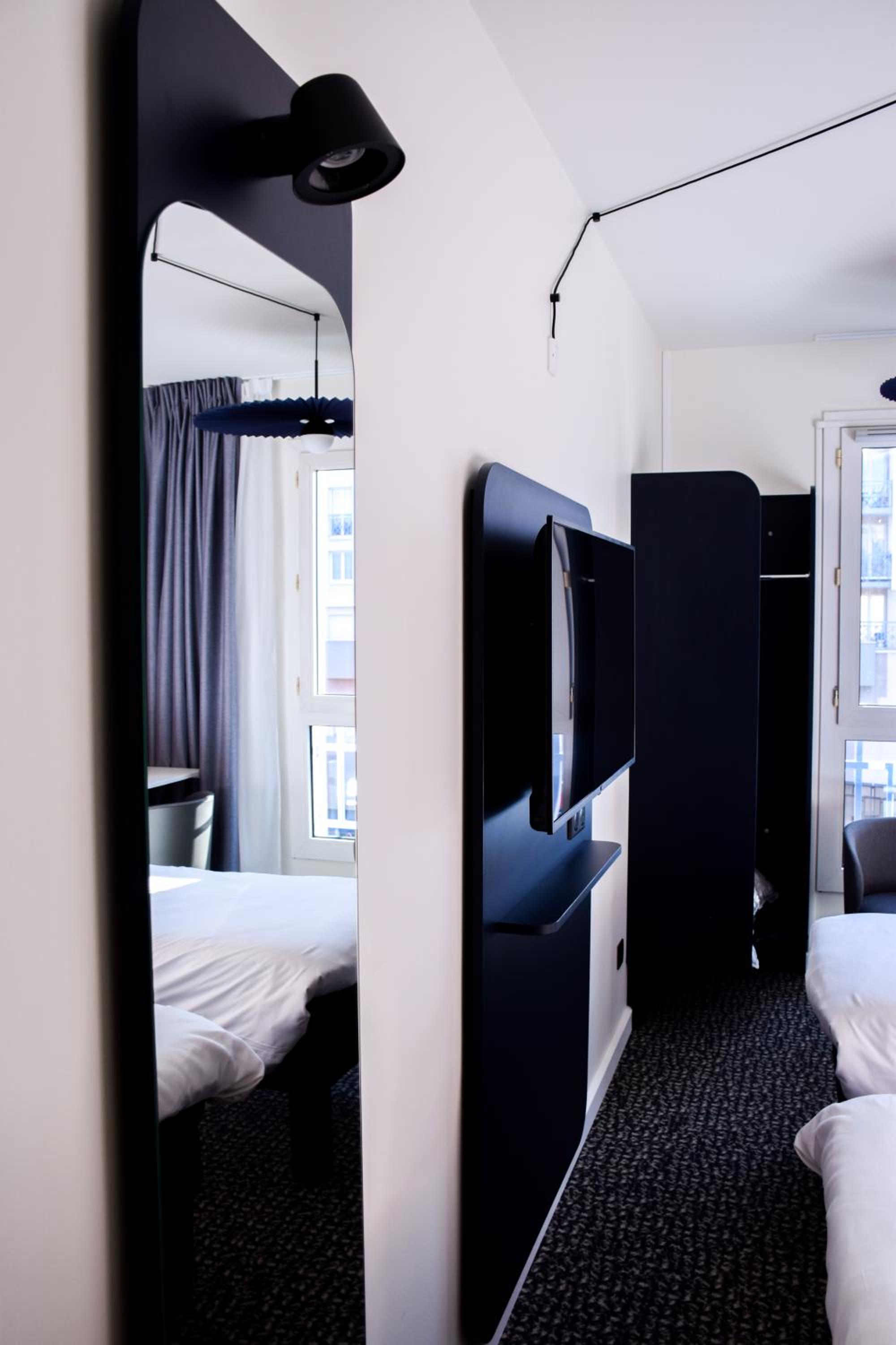 Standard Double Room - Photo 8