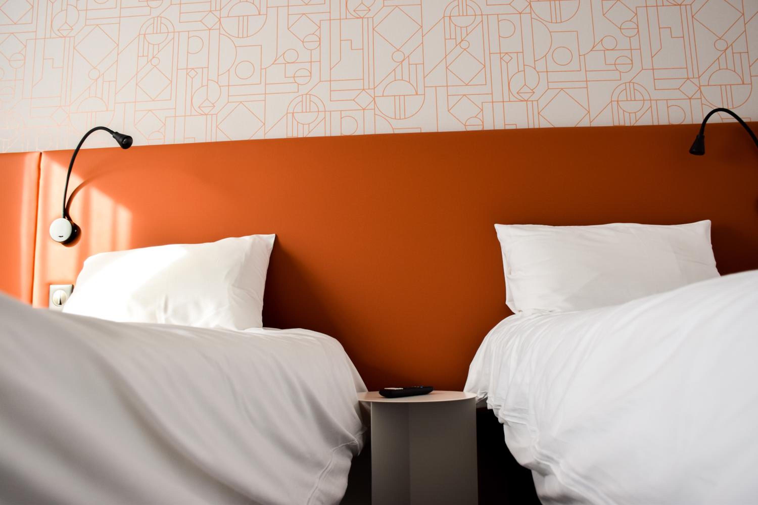 Standard Room with 2 Single Beds - Photo 3
