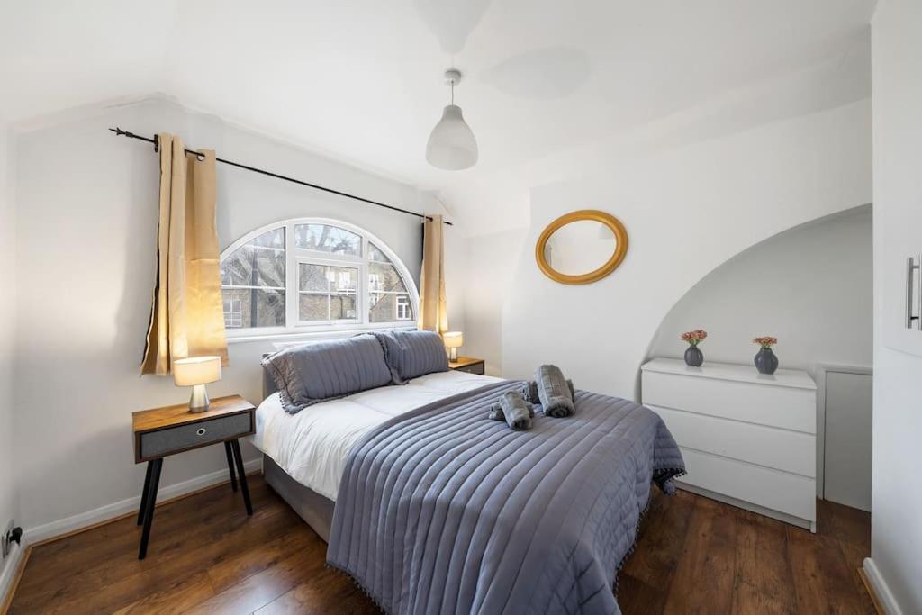 Three-Bedroom House photo 2
