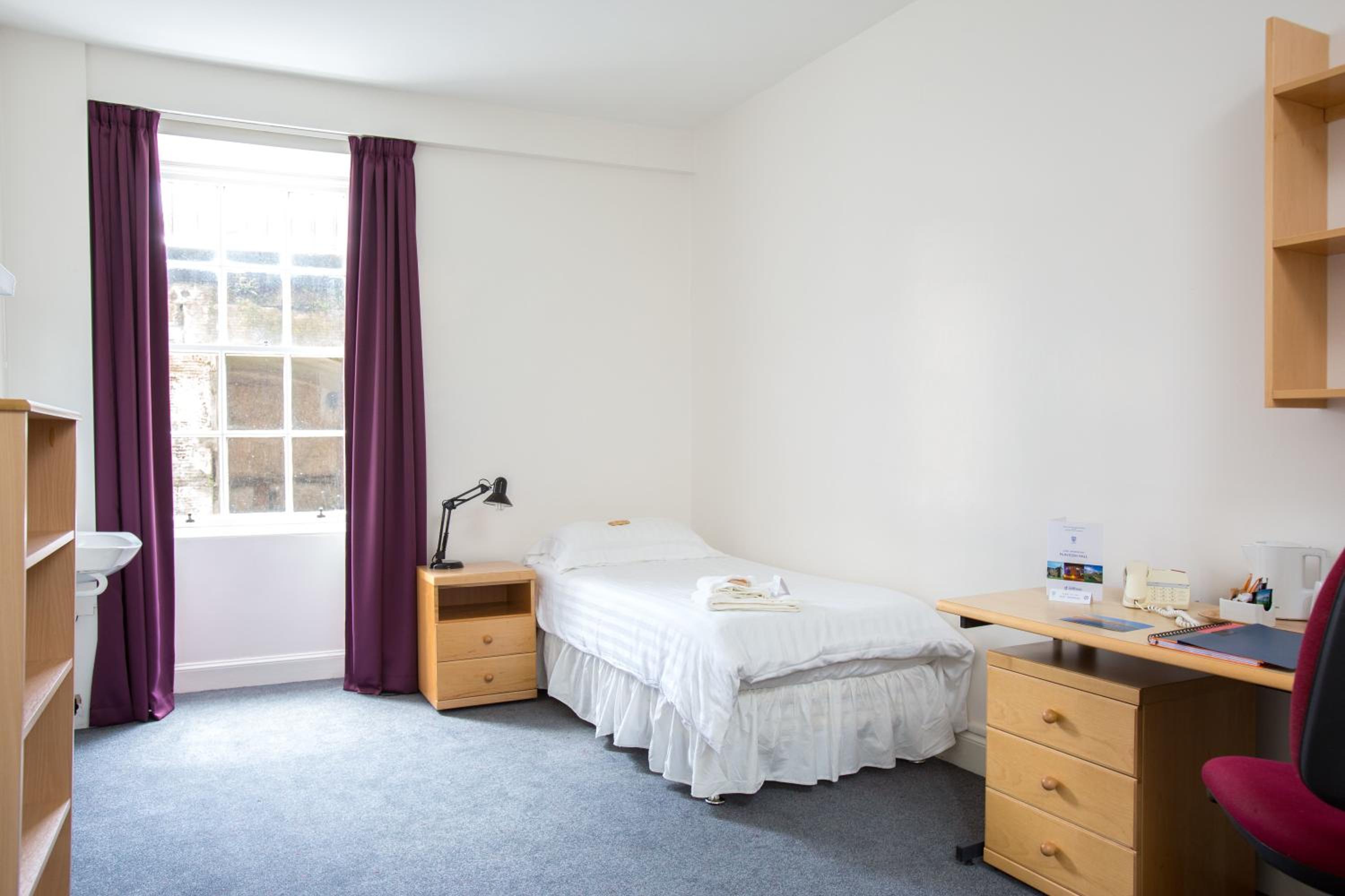 Single Room with Shared Shower and Toilet photo 1