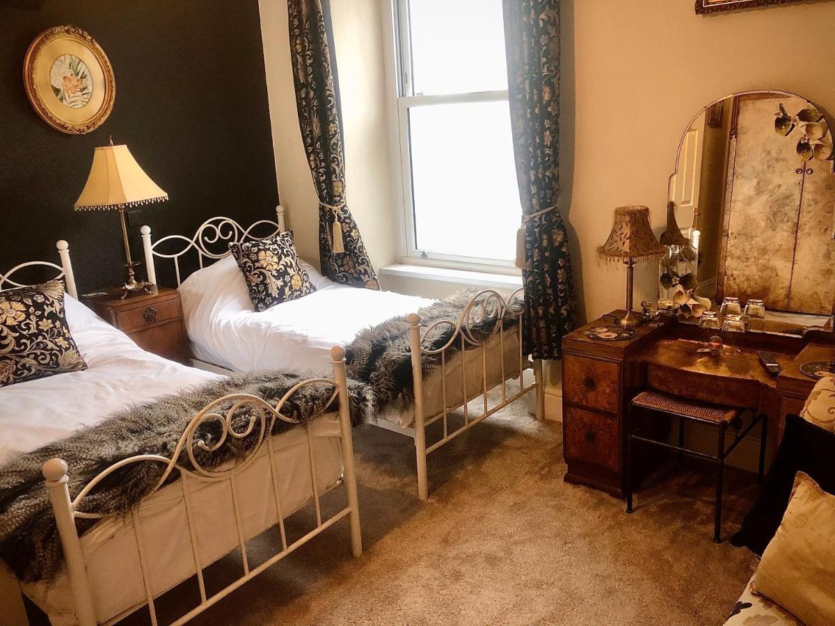Twin Room with Bathroom
